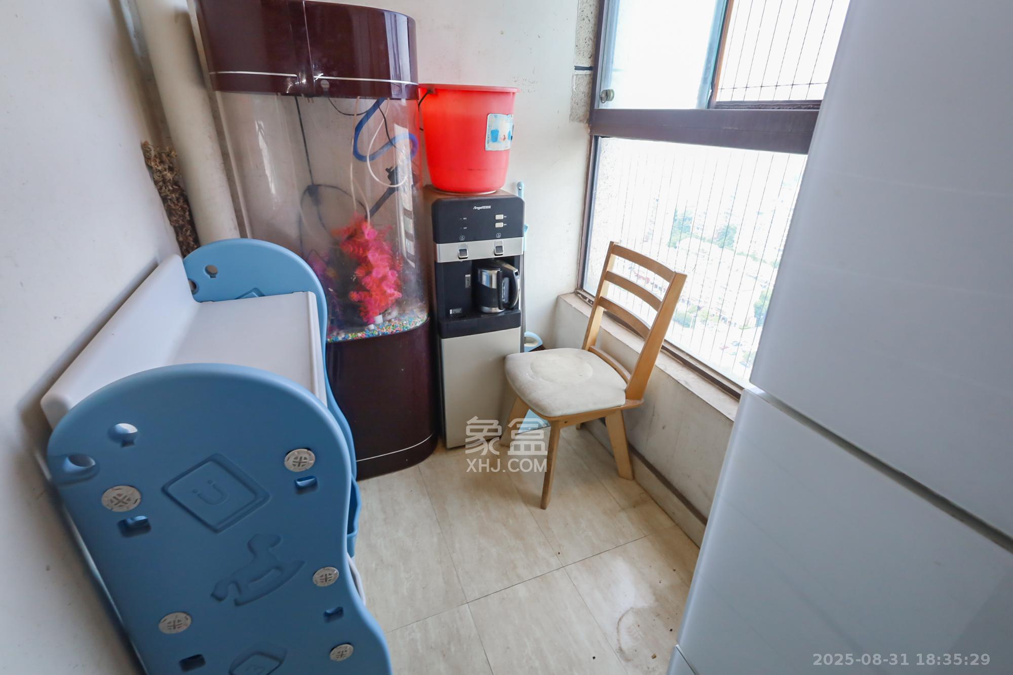 绿地中央广场 3室2厅2卫 128.0万 绿地中央广场 3室2厅2卫 128.0万阳台