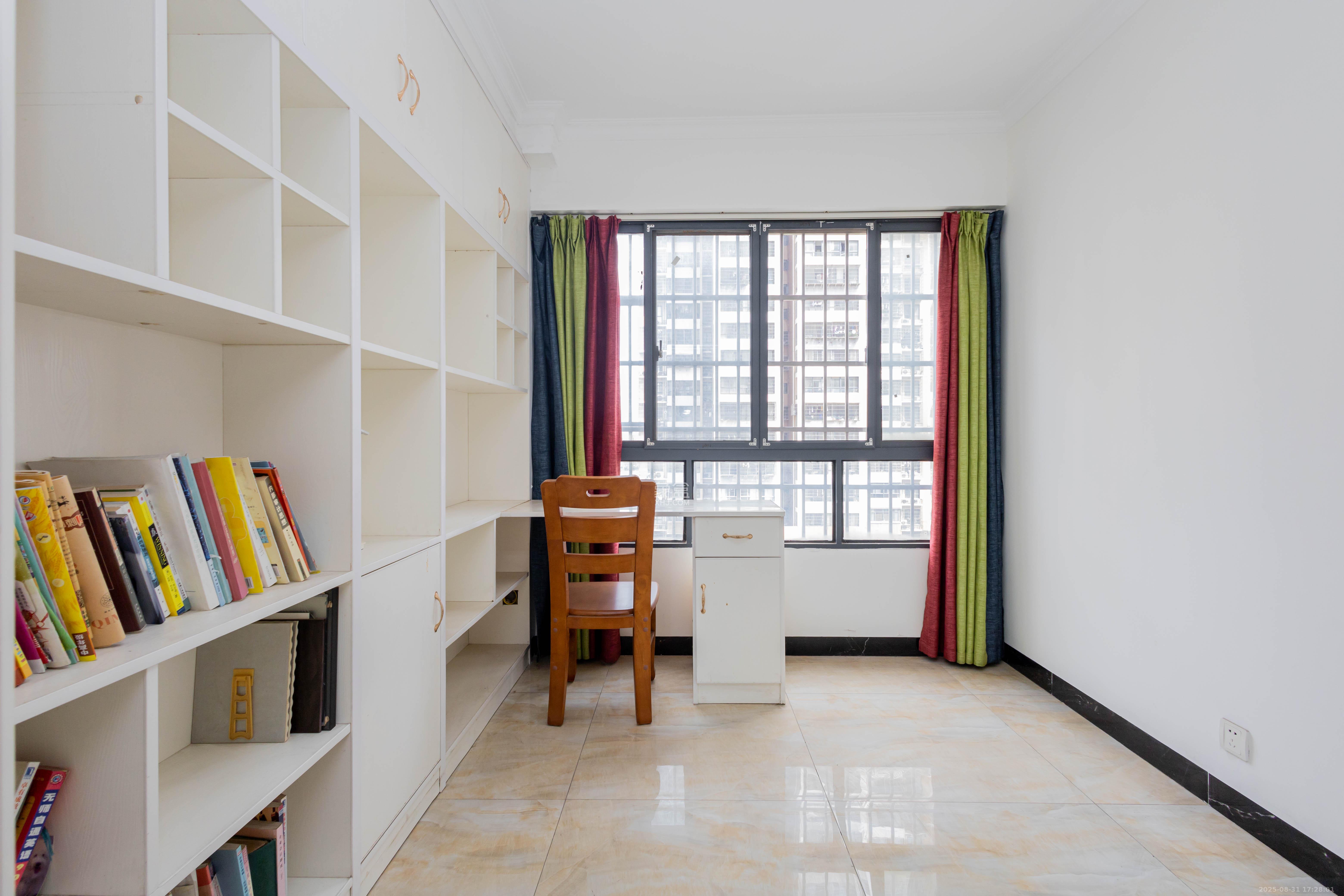 中国铁建国际城二期 3室2厅1卫 62.8万 中国铁建国际城二期 3室2厅1卫 62.8万客厅