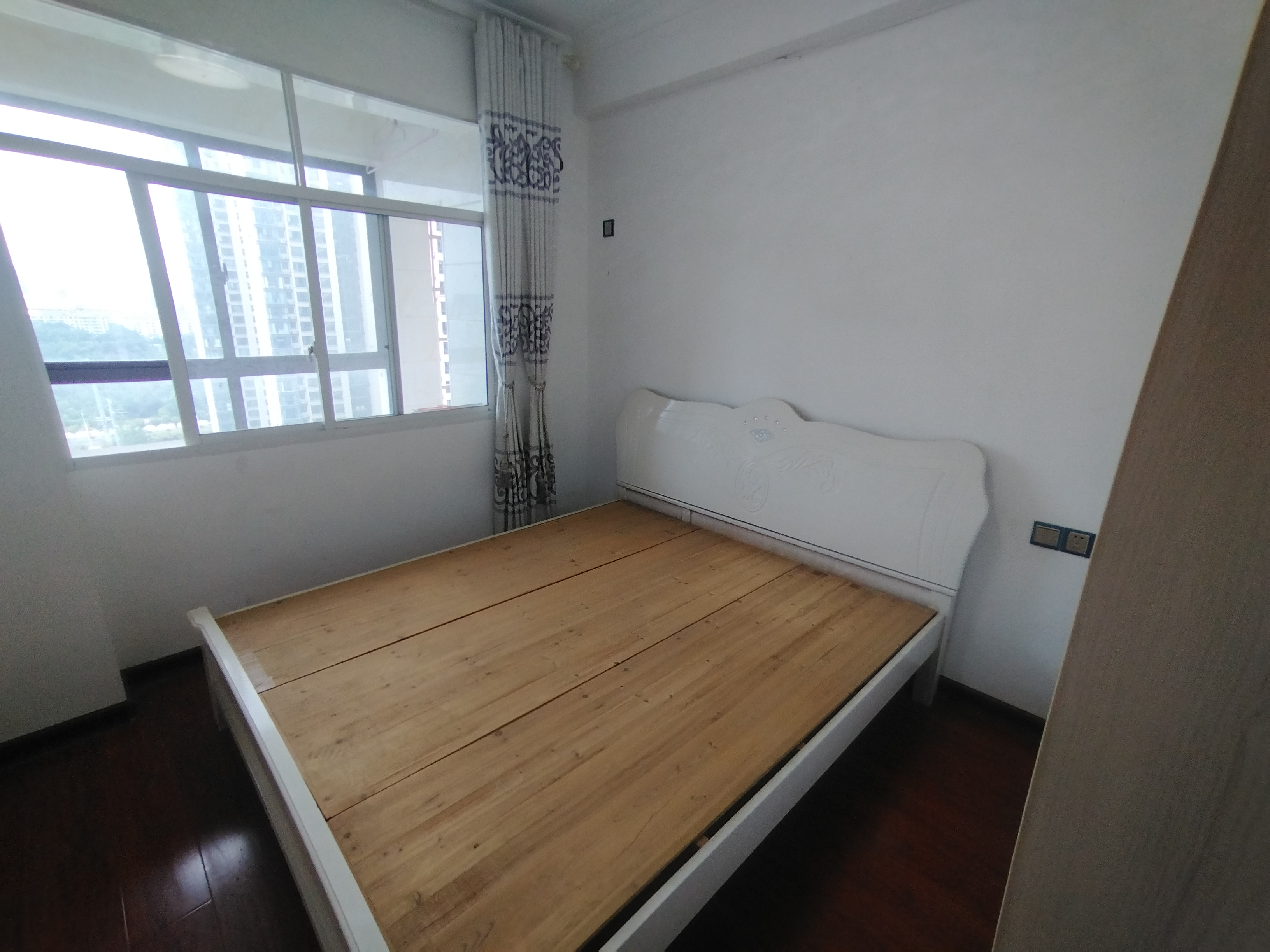 铂金汉宫 3室2厅1卫 1580.0元/月 铂金汉宫 3室2厅1卫 1580.0元/月室内图