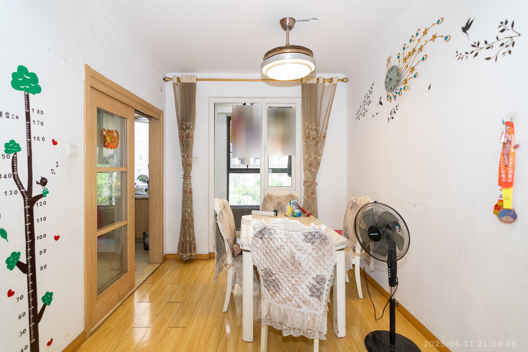 金地三千府(金地湖山樾、金地自在城)  3室2厅1卫    58.8万 金地三千府(金地湖山樾、金地自在城)  3室2厅1卫    58.8万客厅