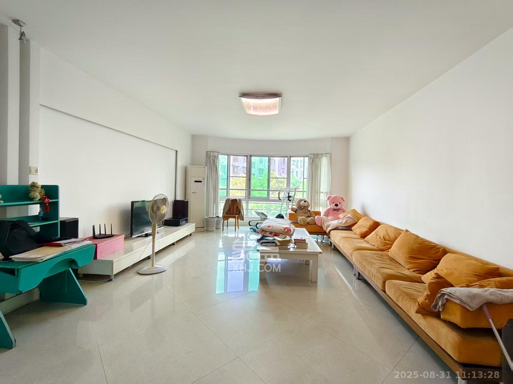 龙柏小区  4室2厅2卫    3600.0元/月 龙柏小区  4室2厅2卫    3600.0元/月室内图