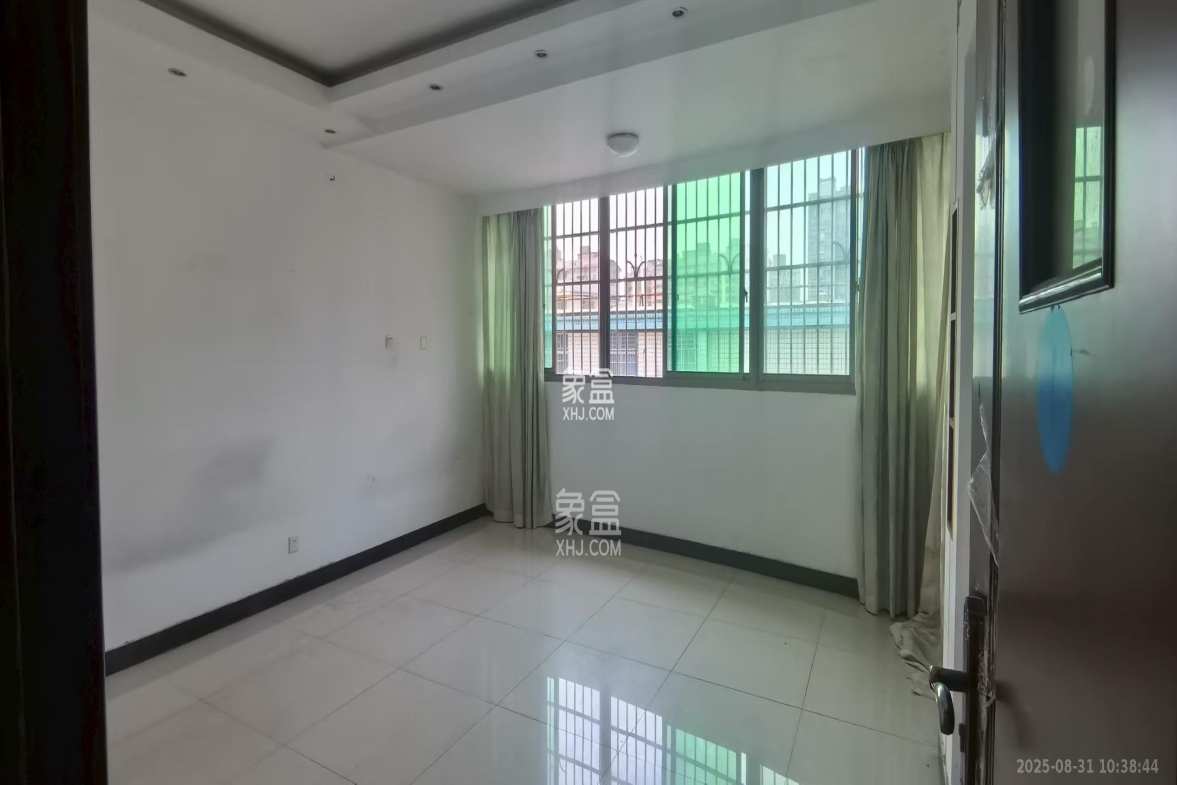 欣胜园  4室2厅2卫    2000.0元/月 欣胜园  4室2厅2卫    2000.0元/月室内图