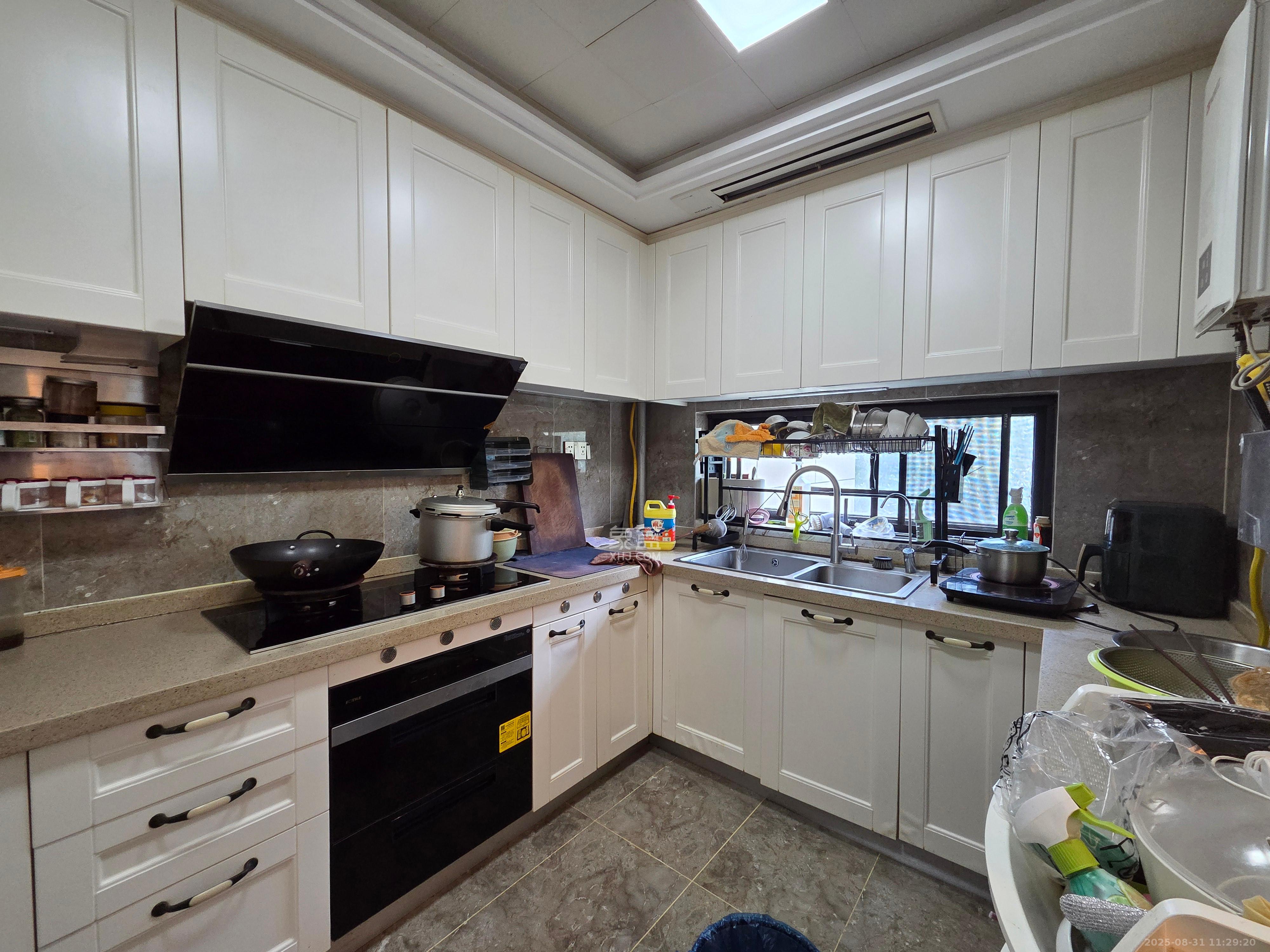 万科里金域国际  4室2厅2卫    8000.0元/月室内图