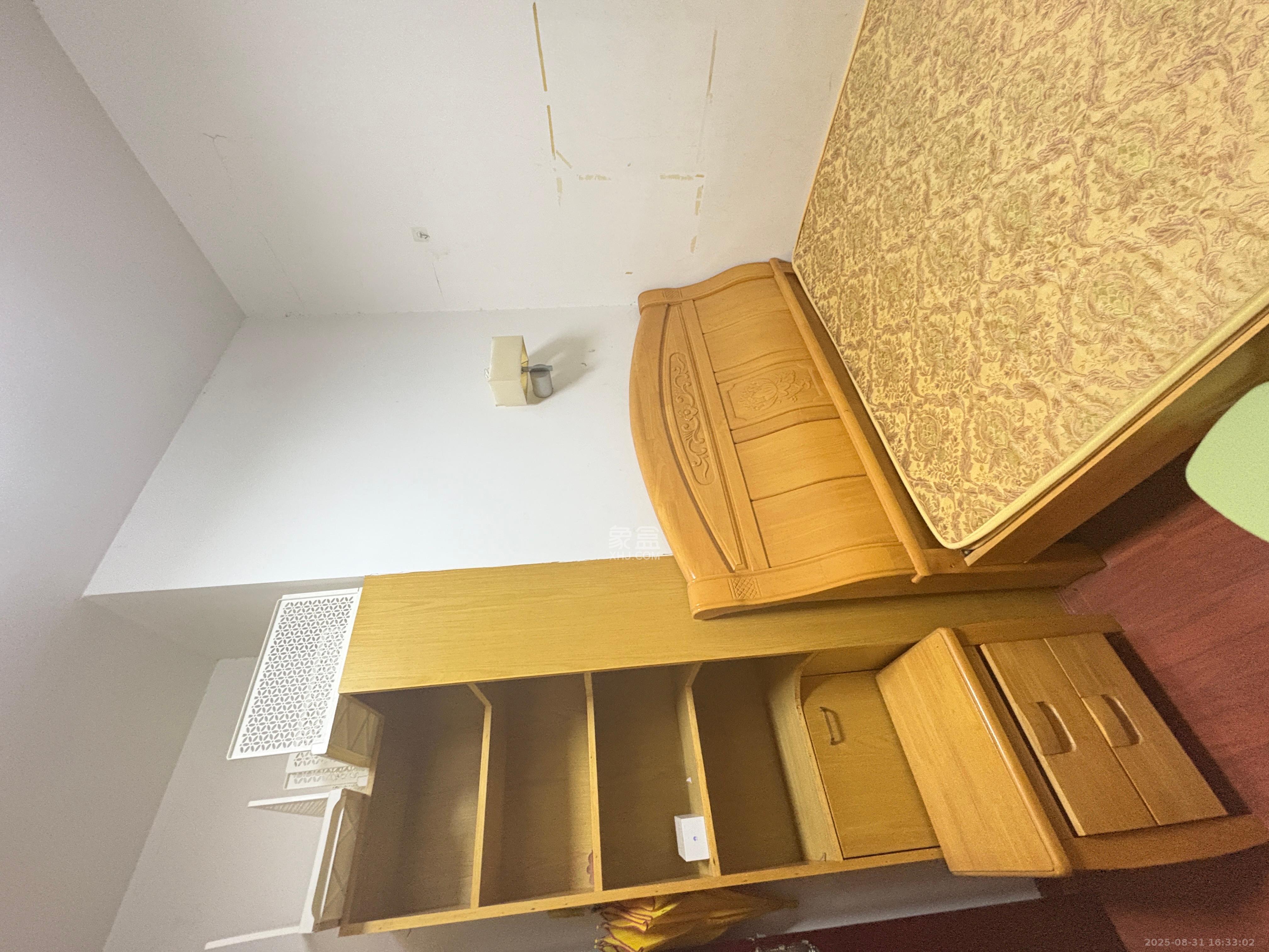 银盘鑫城 1室2厅1卫 1500.0元/月 银盘鑫城 1室2厅1卫 1500.0元/月室内图