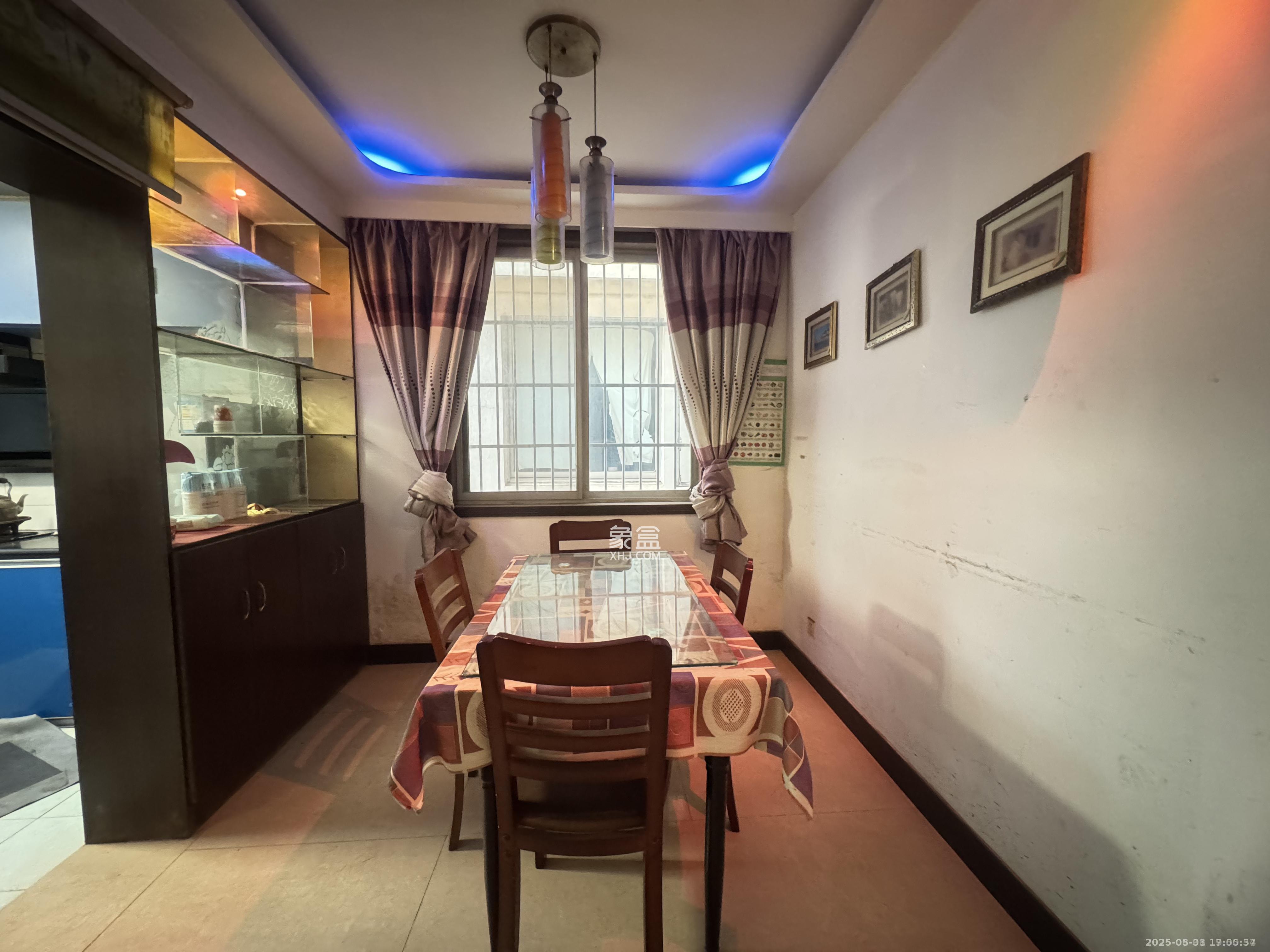 新星小区  3室2厅2卫    2200.0元/月 新星小区  3室2厅2卫    2200.0元/月室内图