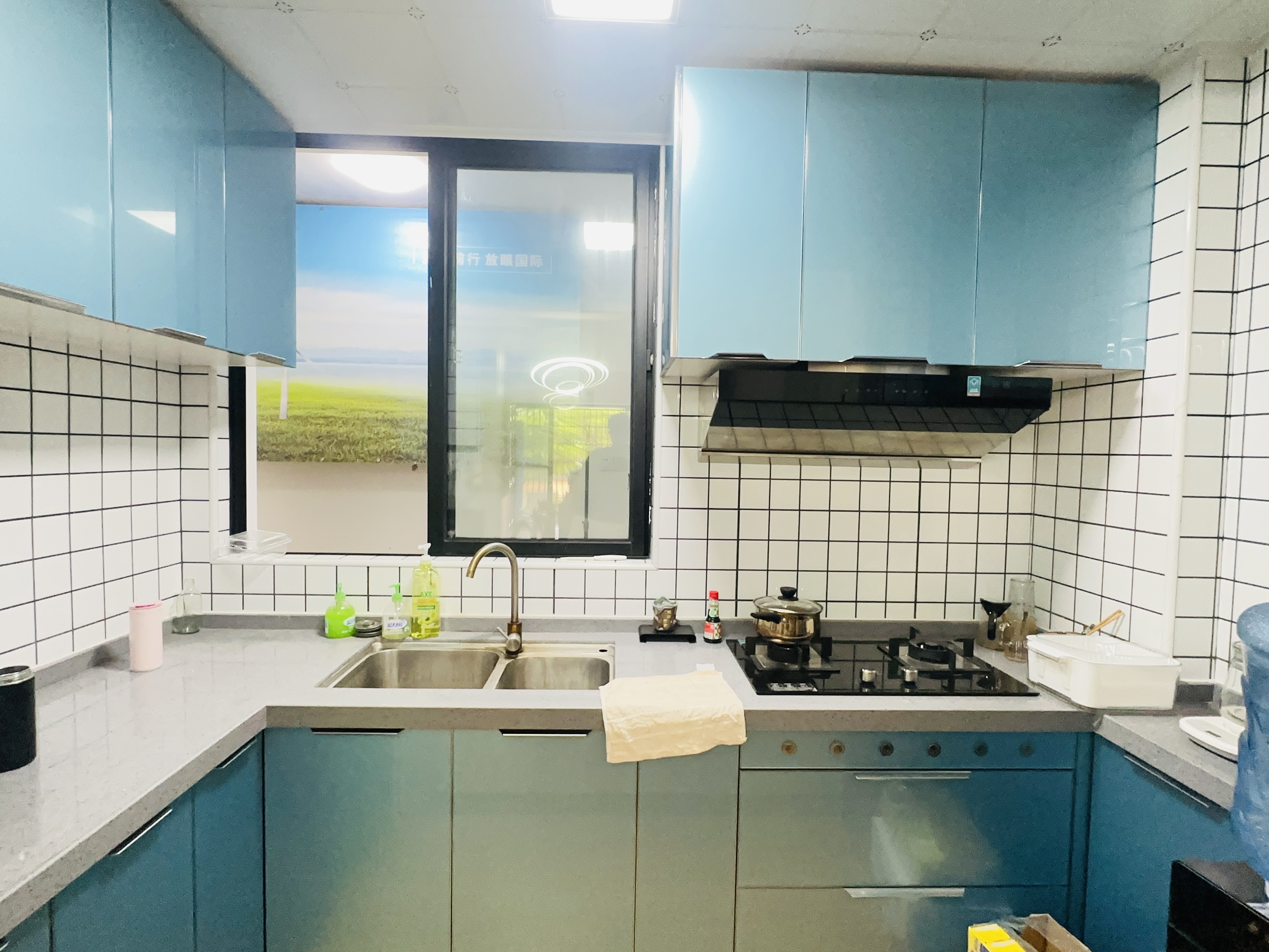 海秀花园  3室2厅1卫    188.0万客厅