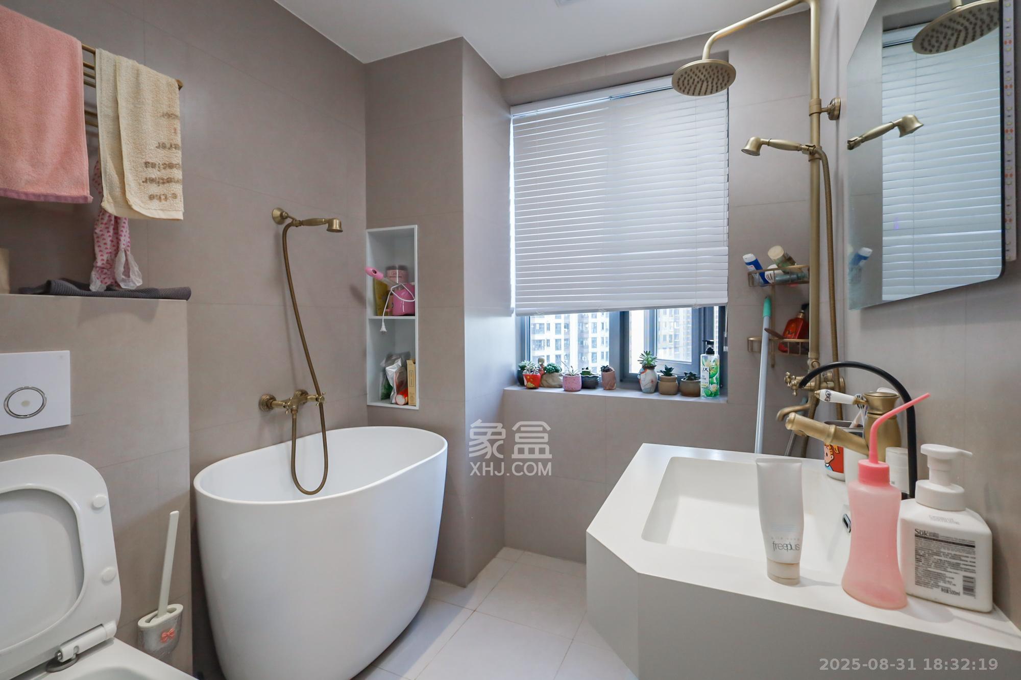 保利天禧C区  4室2厅4卫    650.0万 保利天禧C区  4室2厅4卫    650.0万卫生间