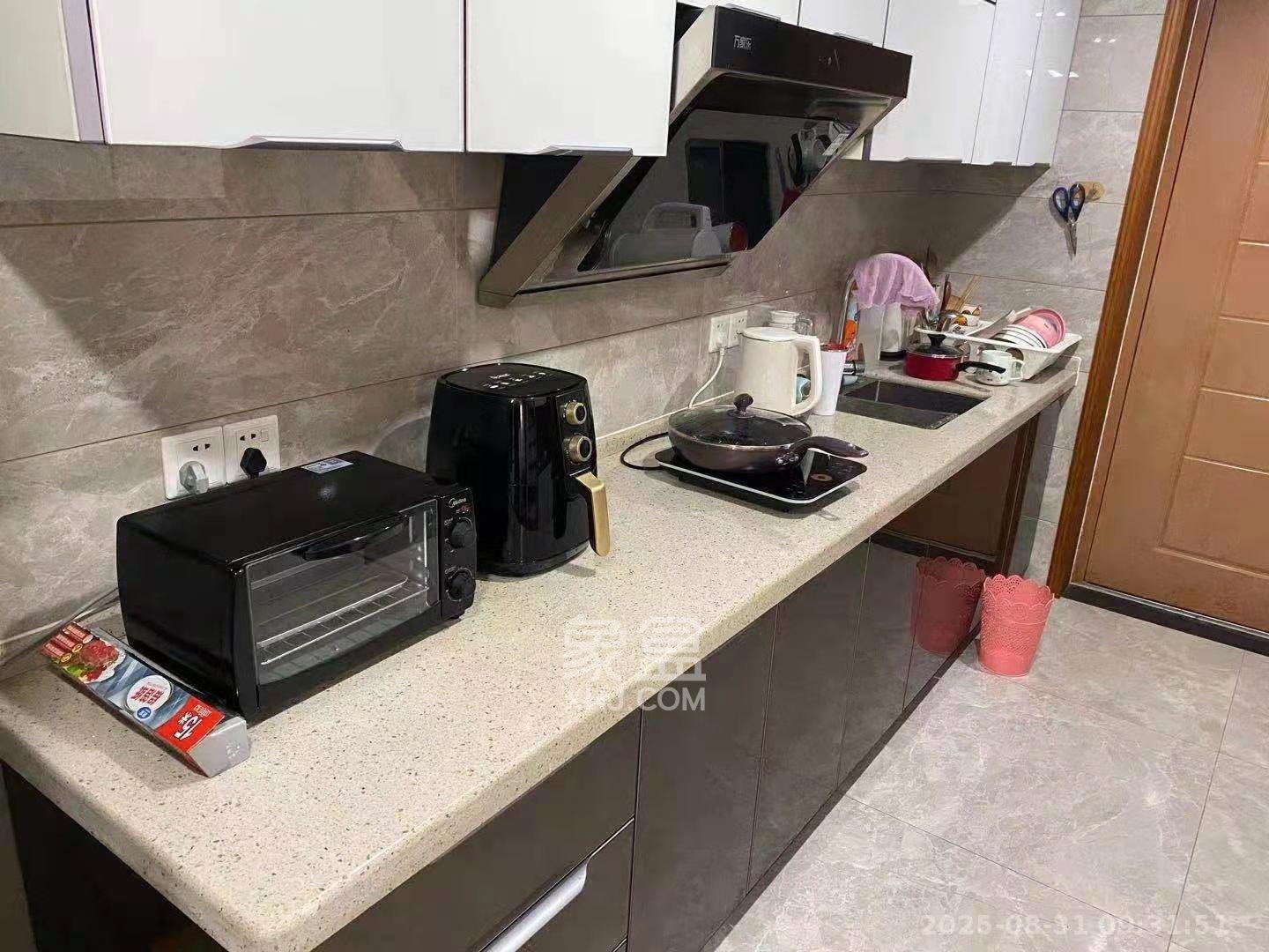 洋湖时代  1室1厅1卫    1600.0元/月 洋湖时代  1室1厅1卫    1600.0元/月室内图