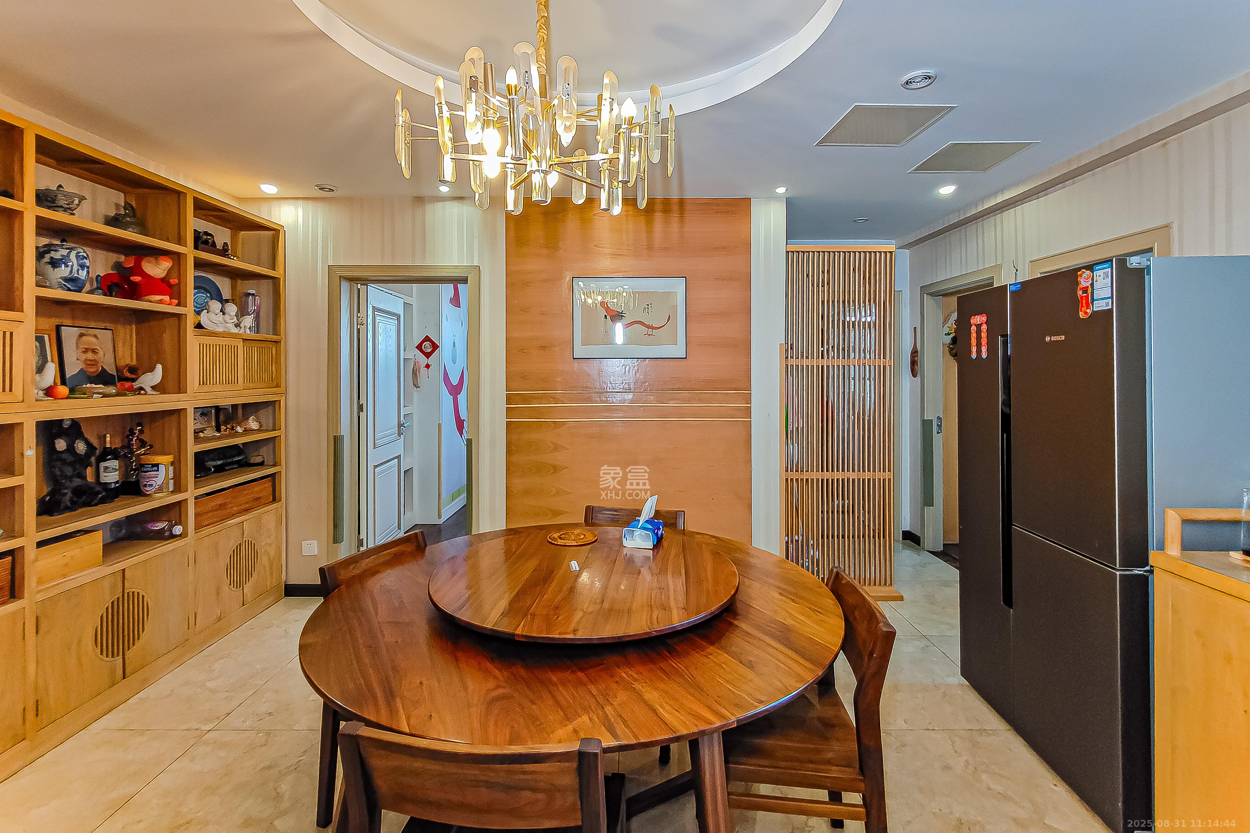 宏泽佳园  5室2厅3卫    298.0万客厅