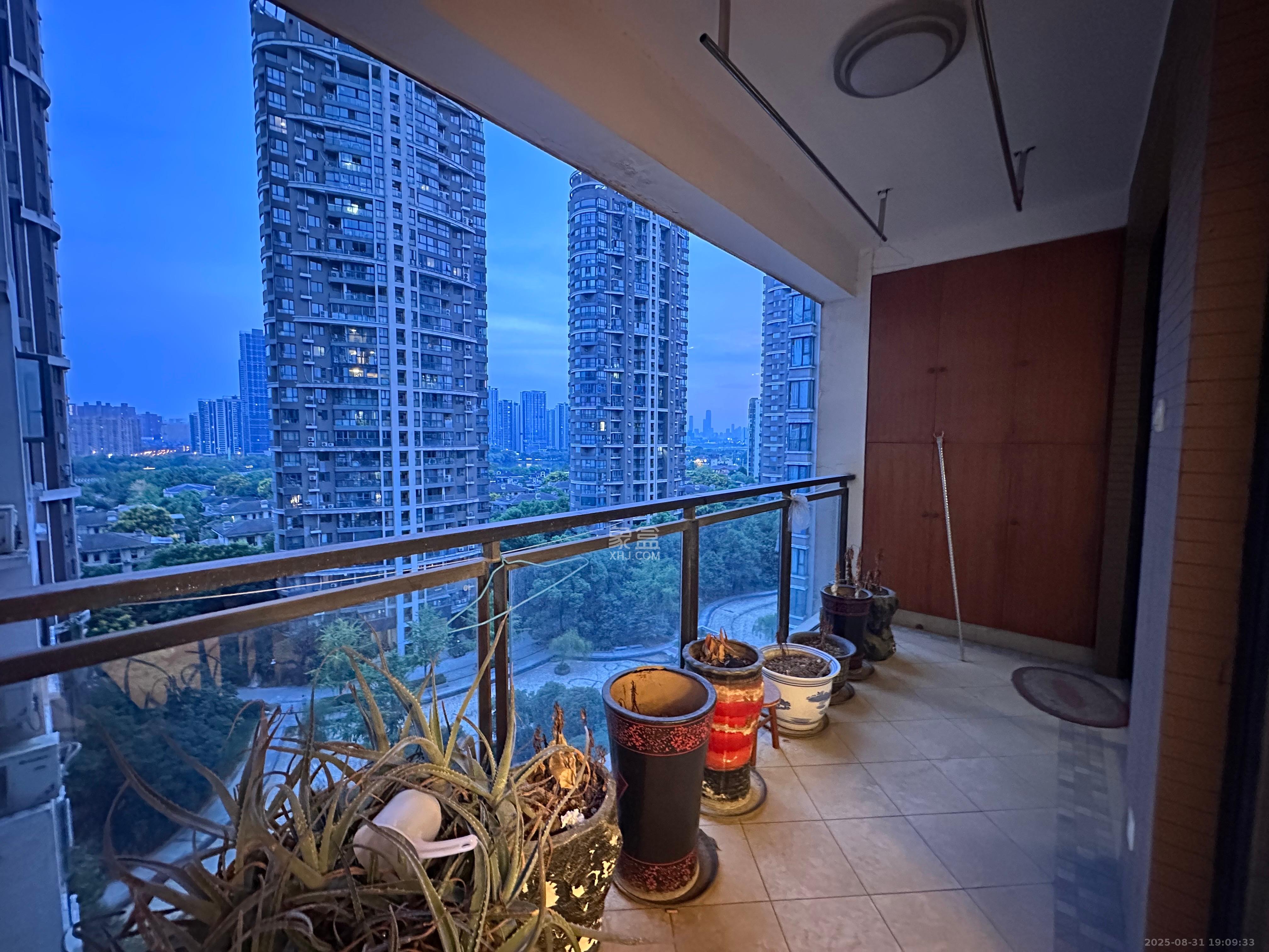 藏珑湖上国际花园  1室0厅0卫    3200.0元/月室内图