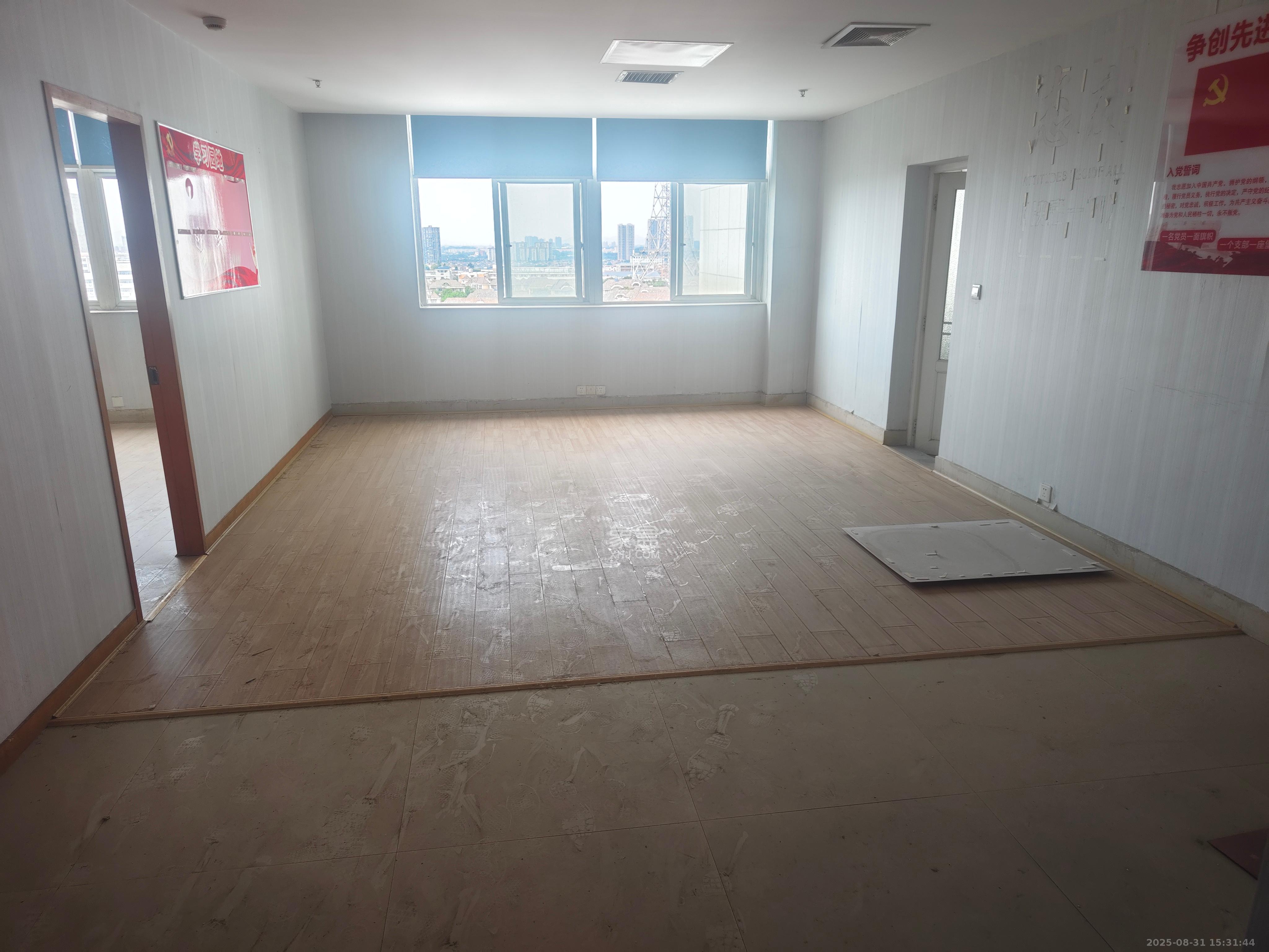 开源鑫城   100.0㎡      3000.0元/月室内图