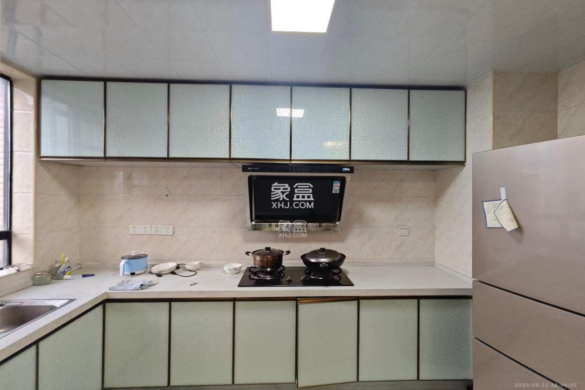 长大卧琥  3室2厅2卫    2800.0元/月 长大卧琥  3室2厅2卫    2800.0元/月室内图