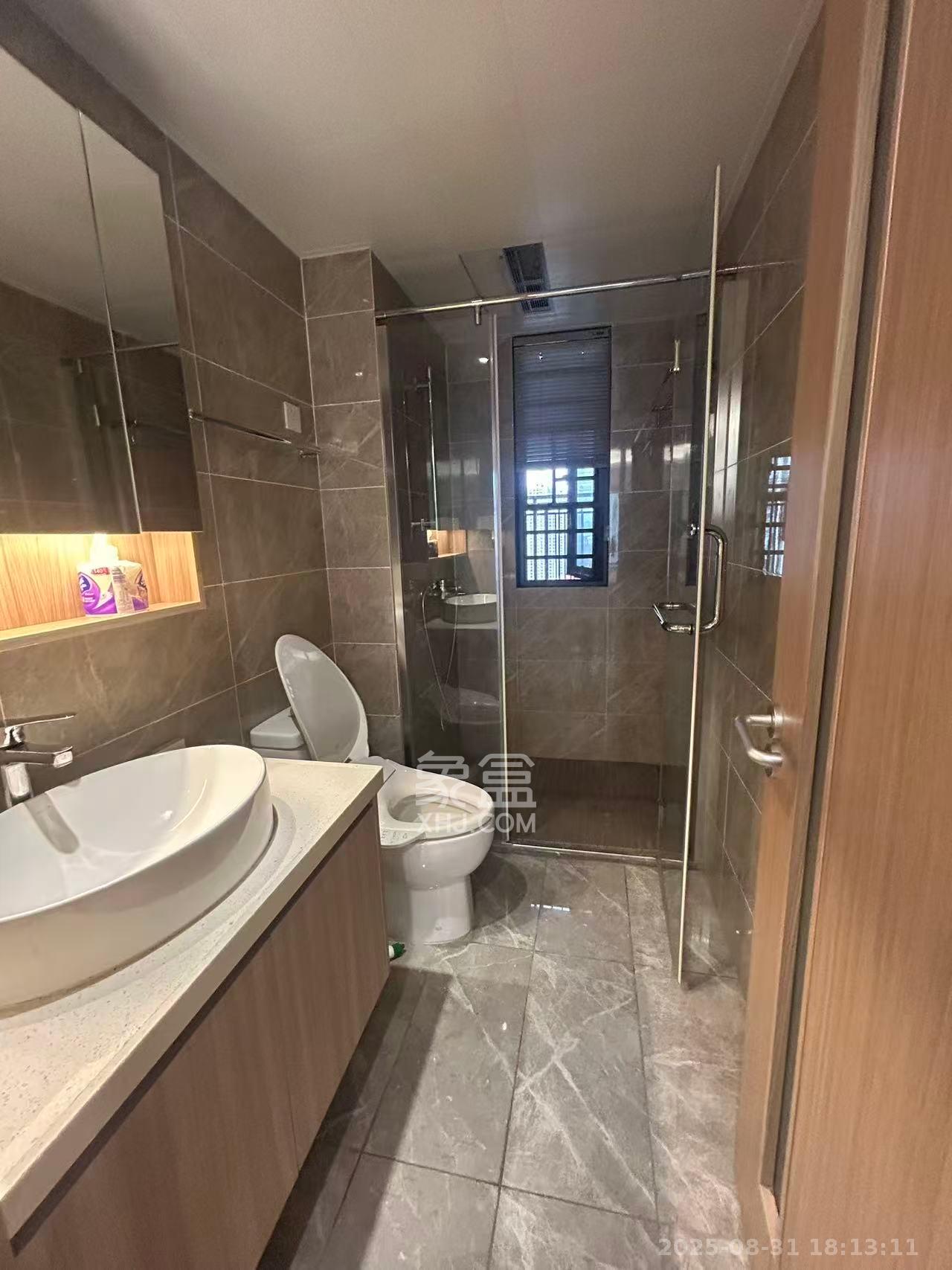 南山梅溪一方  3室2厅1卫    2600.0元/月室内图