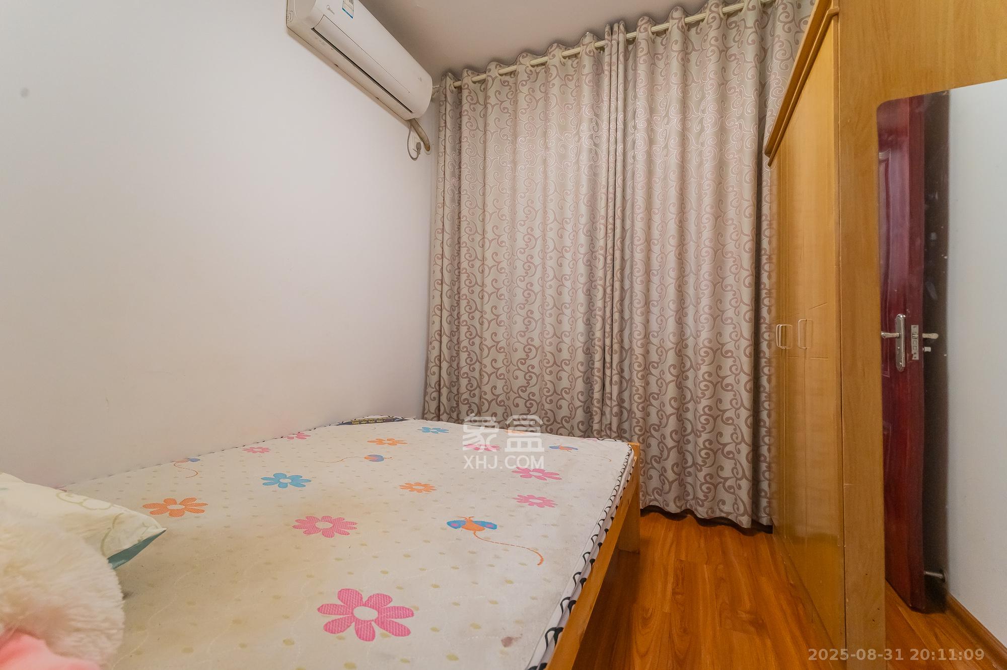 华润置地广场二期 3室2厅1卫 71.8万 华润置地广场二期 3室2厅1卫 71.8万卧室