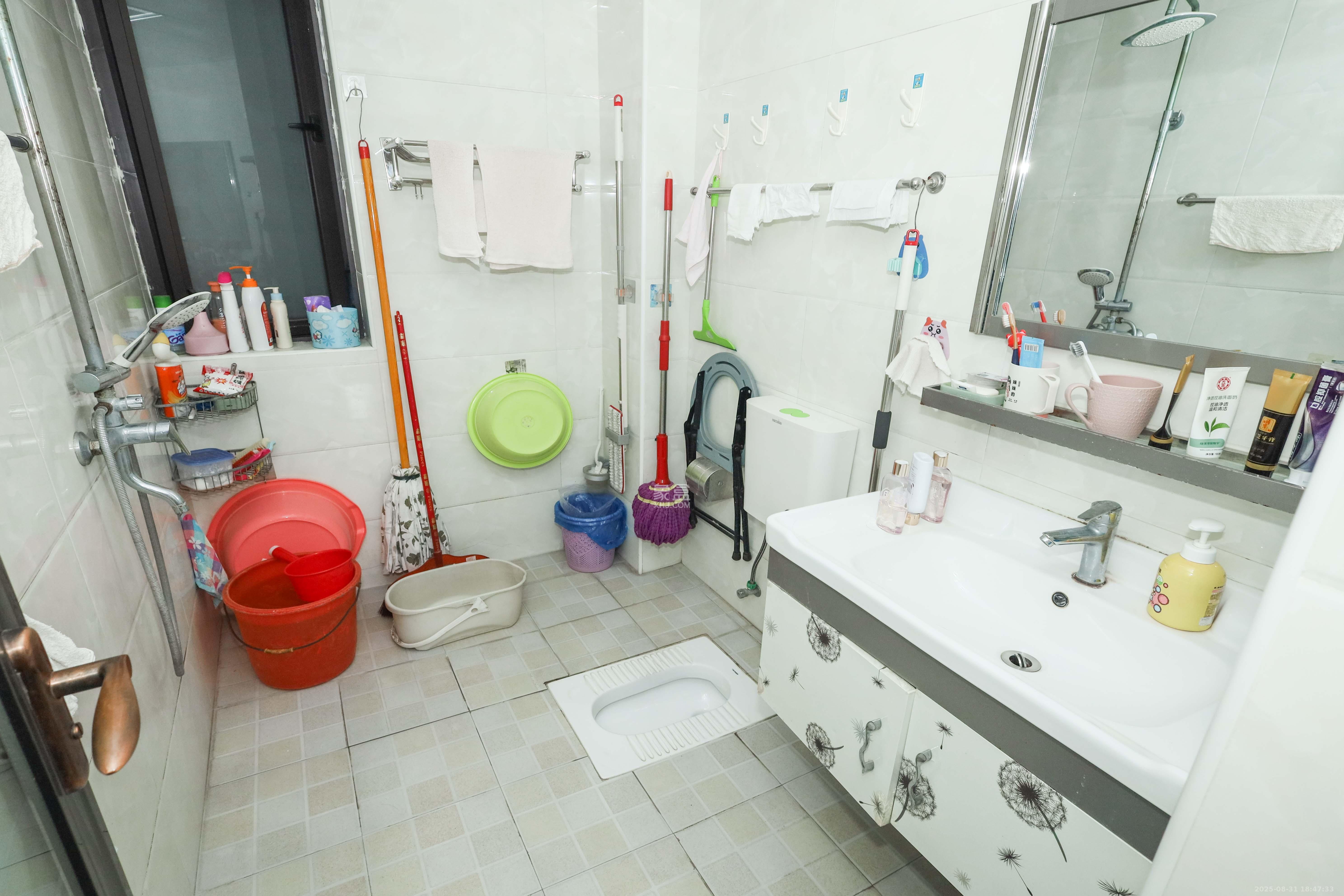 保利麓谷林语E区  3室2厅2卫    105.0万 保利麓谷林语E区  3室2厅2卫    105.0万卫生间