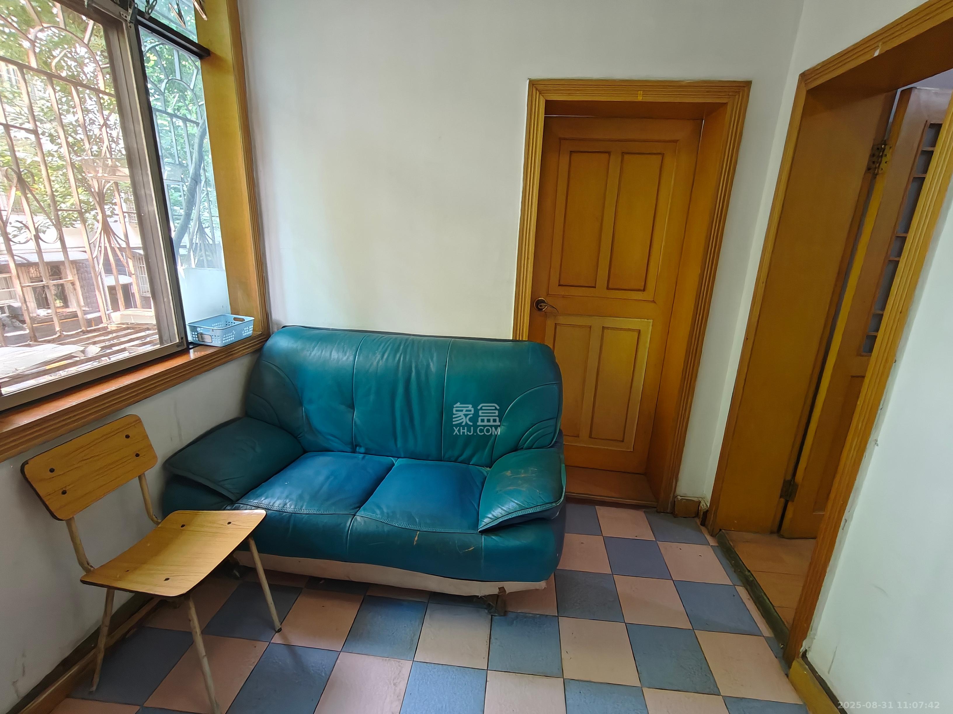 省政府机关梓园住宅区 3室2厅2卫 2300.0元/月 省政府机关梓园住宅区 3室2厅2卫 2300.0元/月室内图