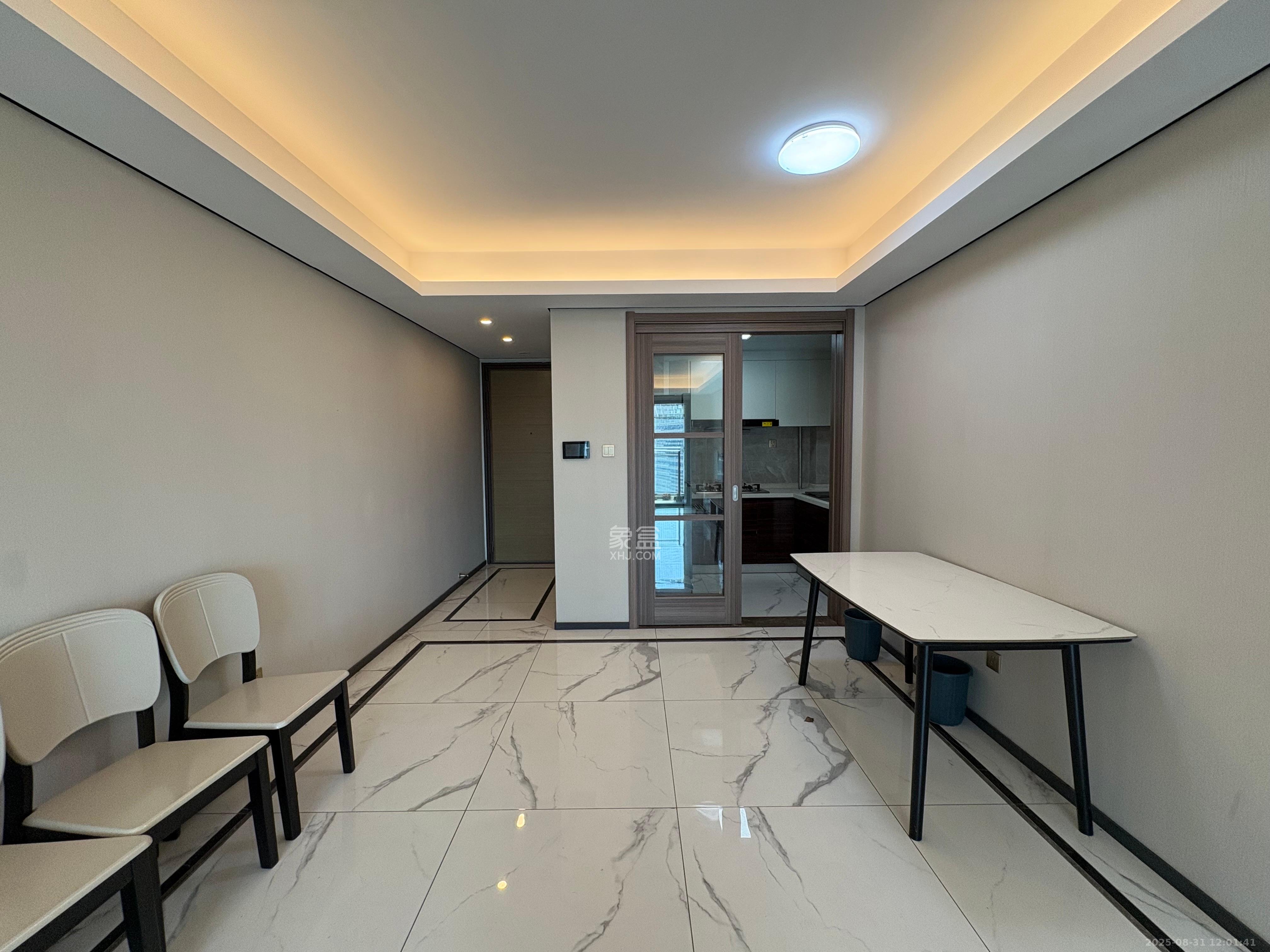 中海阅麓山二期  3室2厅2卫    3000.0元/月室内图