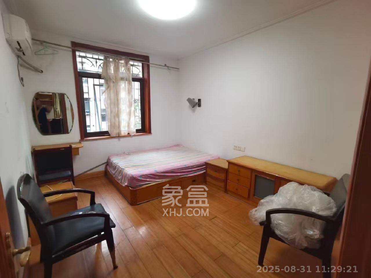 红旗区一片  3室1厅1卫    2000.0元/月室内图