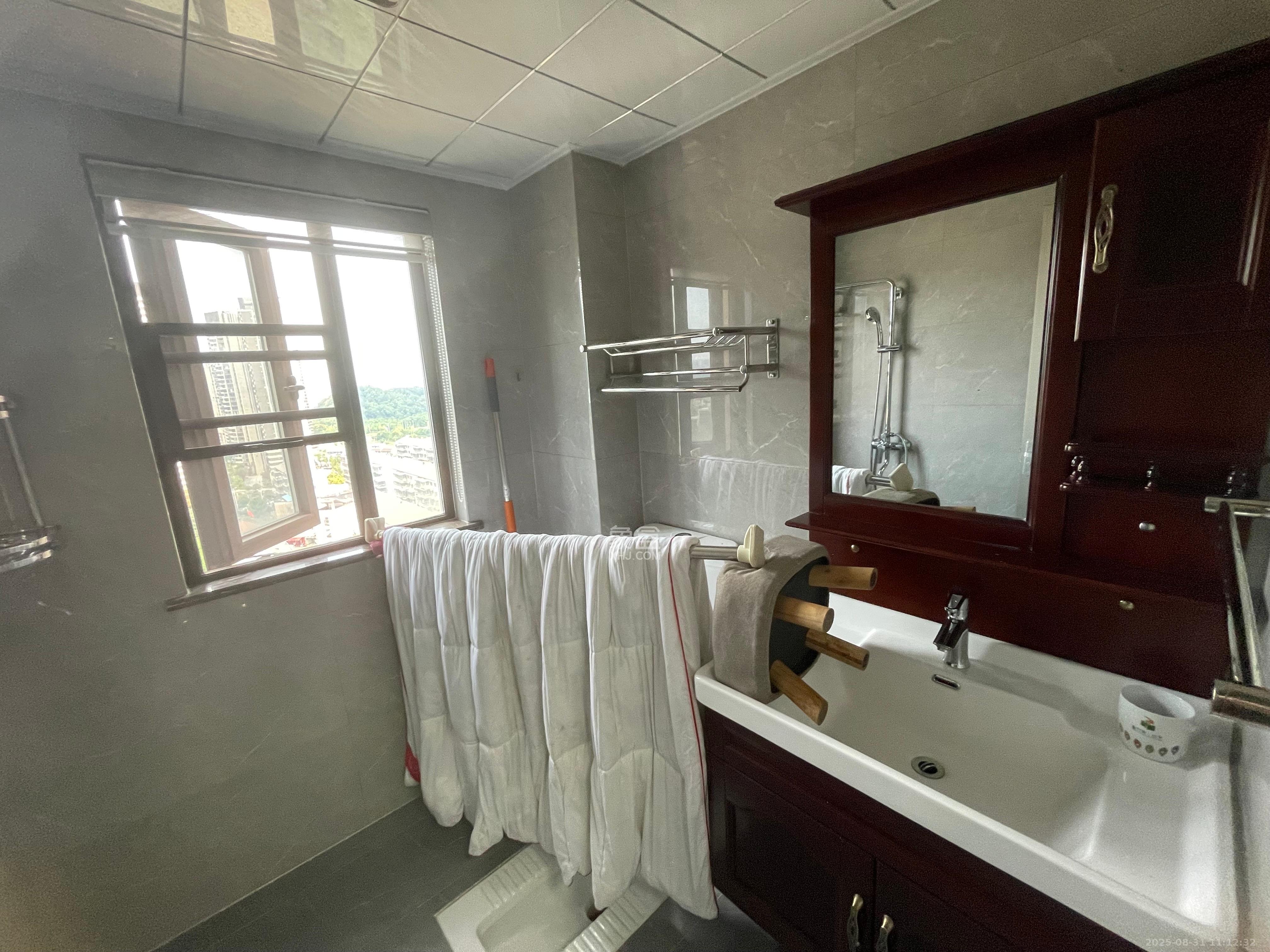 山语城三期  3室2厅1卫    2300.0元/月 山语城三期  3室2厅1卫    2300.0元/月室内图