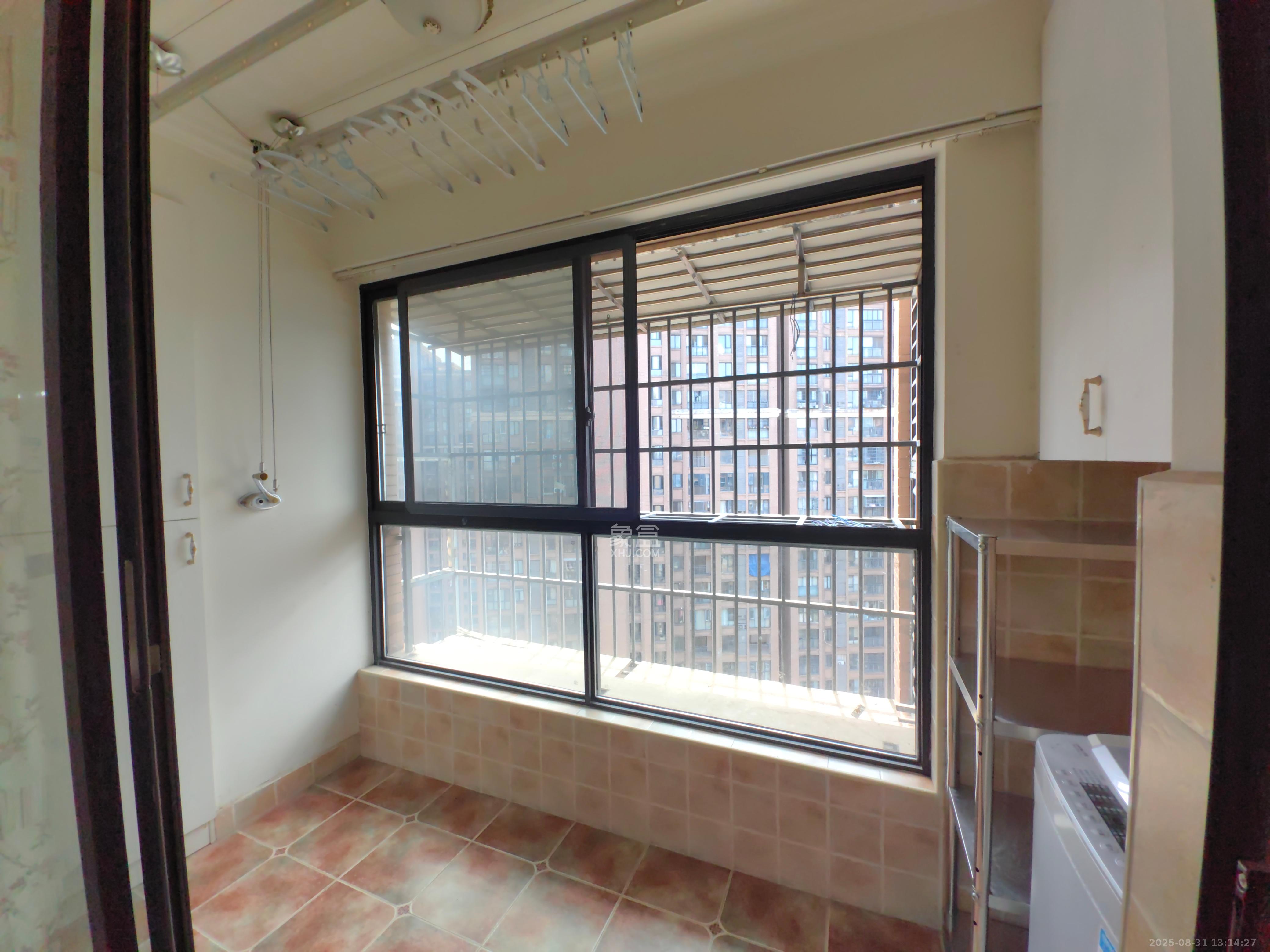 三一街区  1室1厅1卫   1700.00元/月室内图