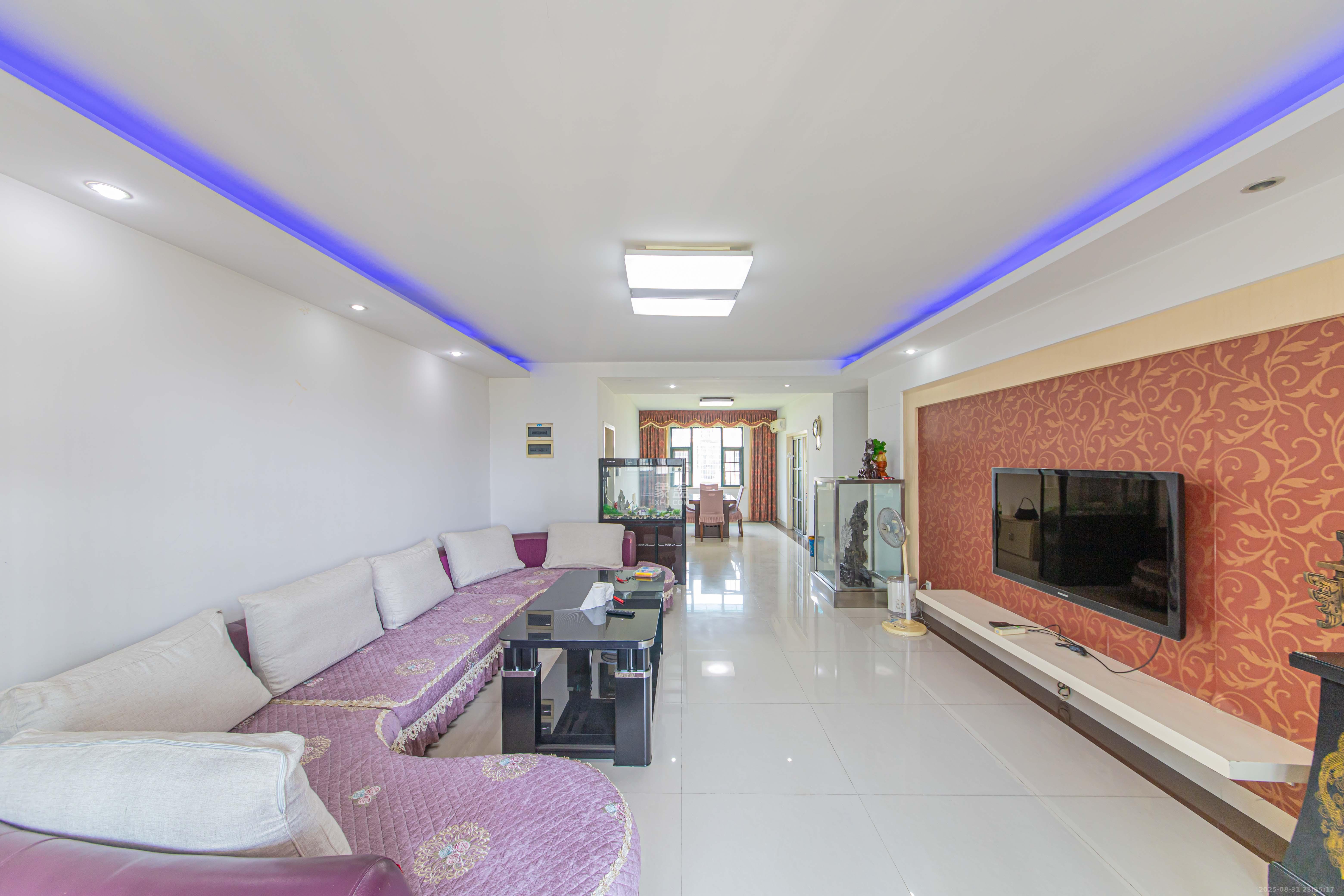 银桂苑  1室2厅2卫    160.0万客厅