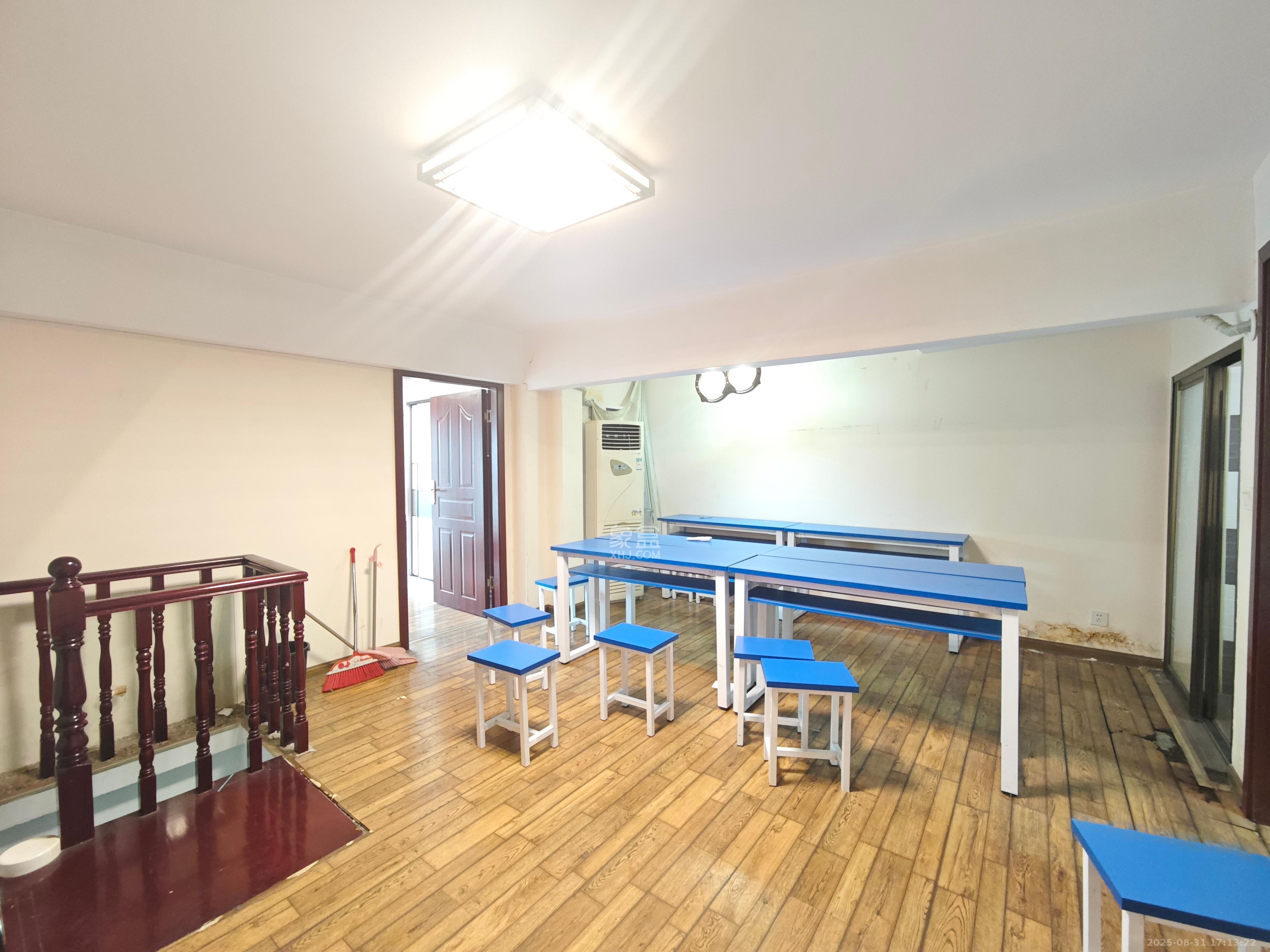 加加大街（华景苑）  3室2厅2卫    1800.0元/月室内图