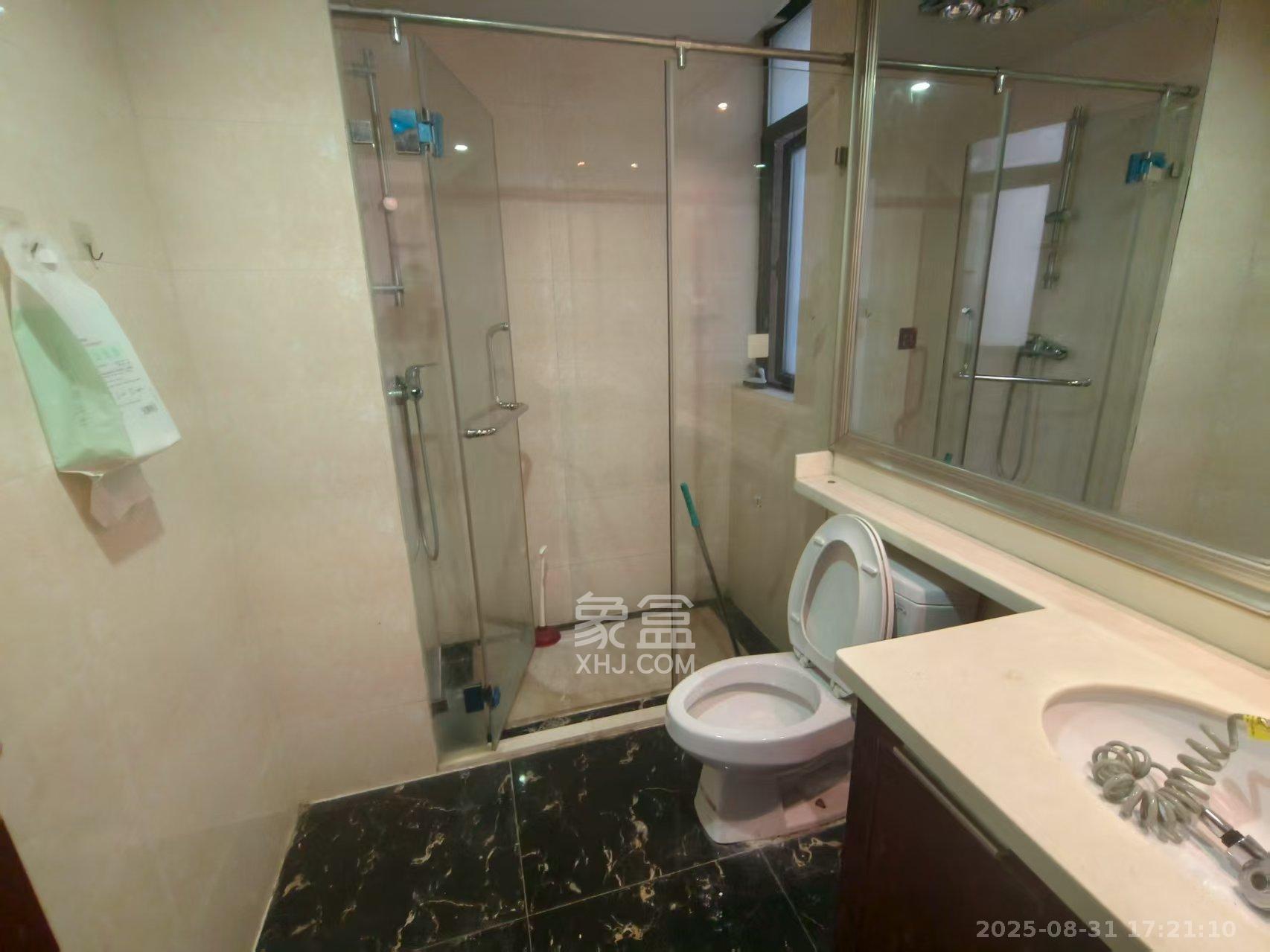 中海国际四期  4室2厅2卫    2200.0元/月室内图