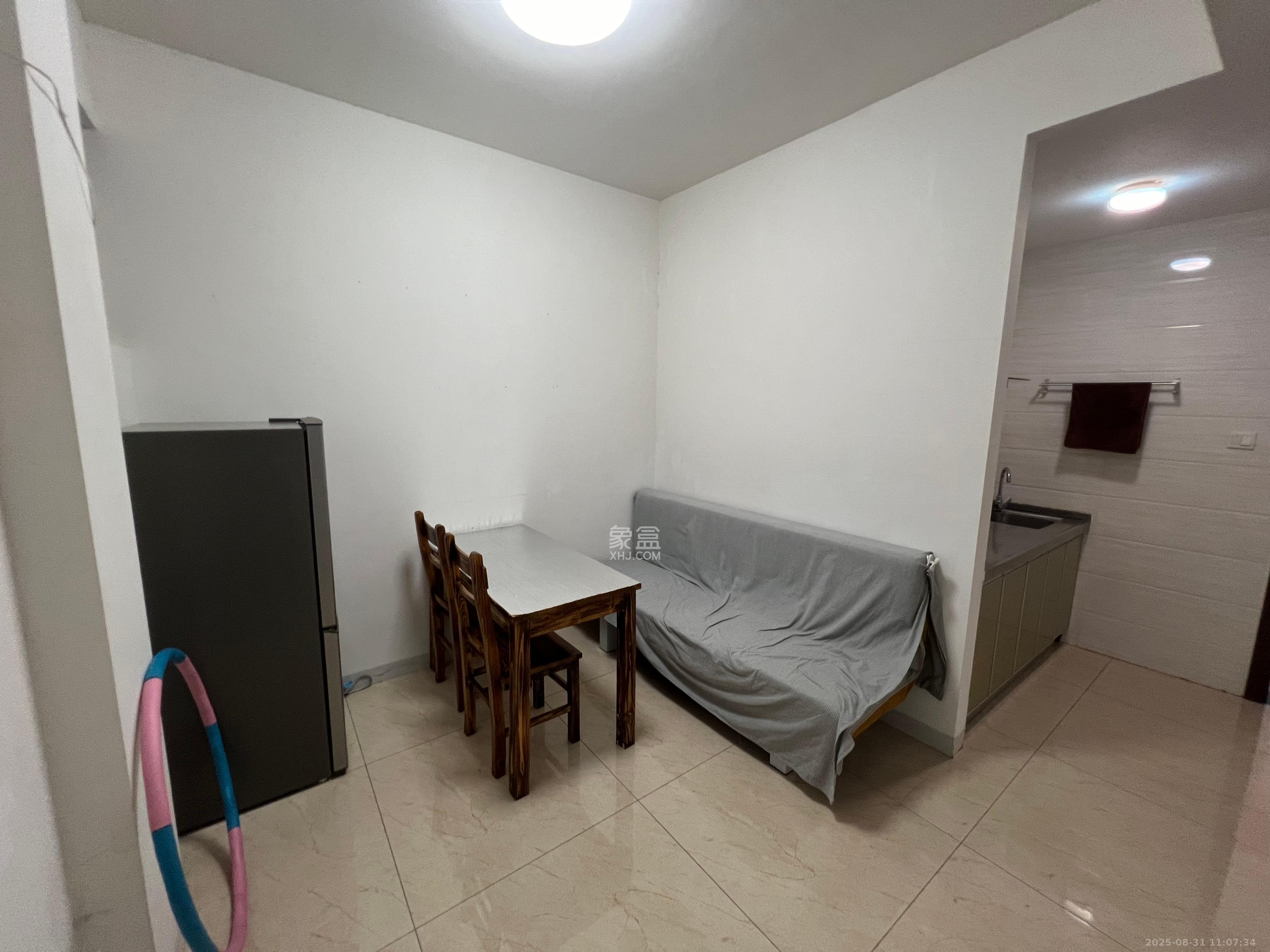 岳北社区  1室1厅1卫    1600.0元/月 岳北社区  1室1厅1卫    1600.0元/月室内图