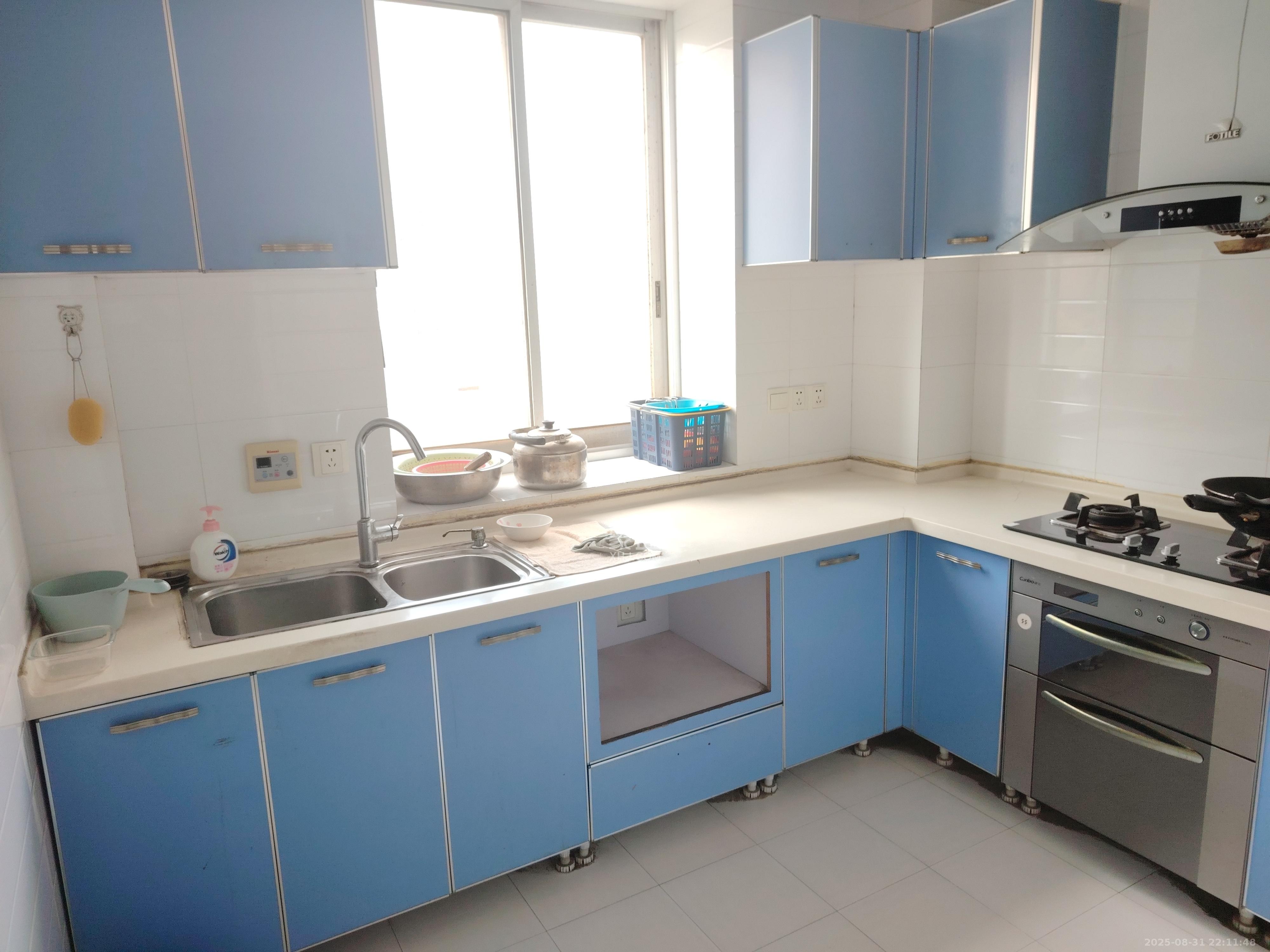 山水庭院  3室2厅2卫    2200.0元/月室内图