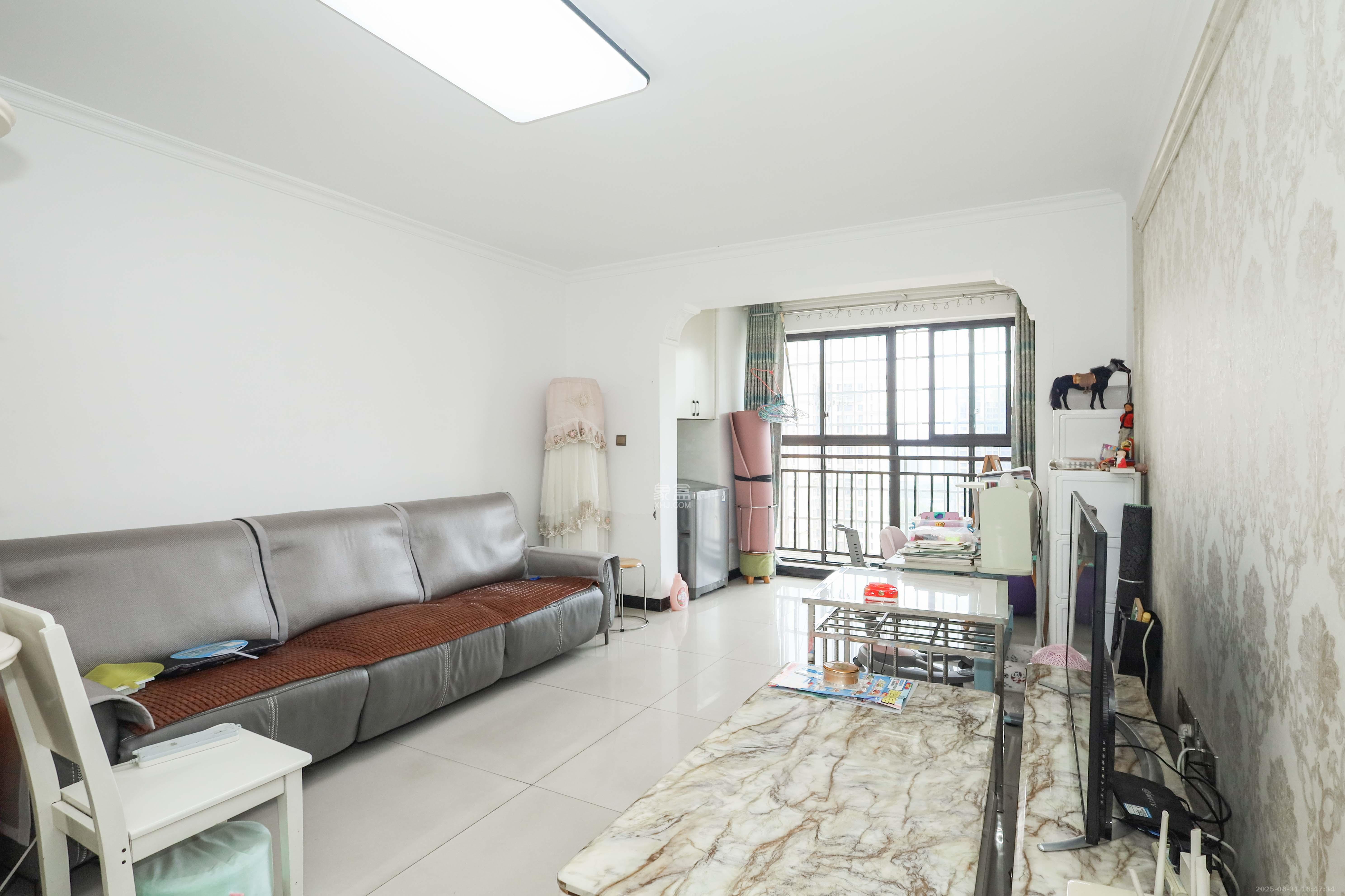 保利麓谷林语E区  3室2厅2卫    105.0万客厅