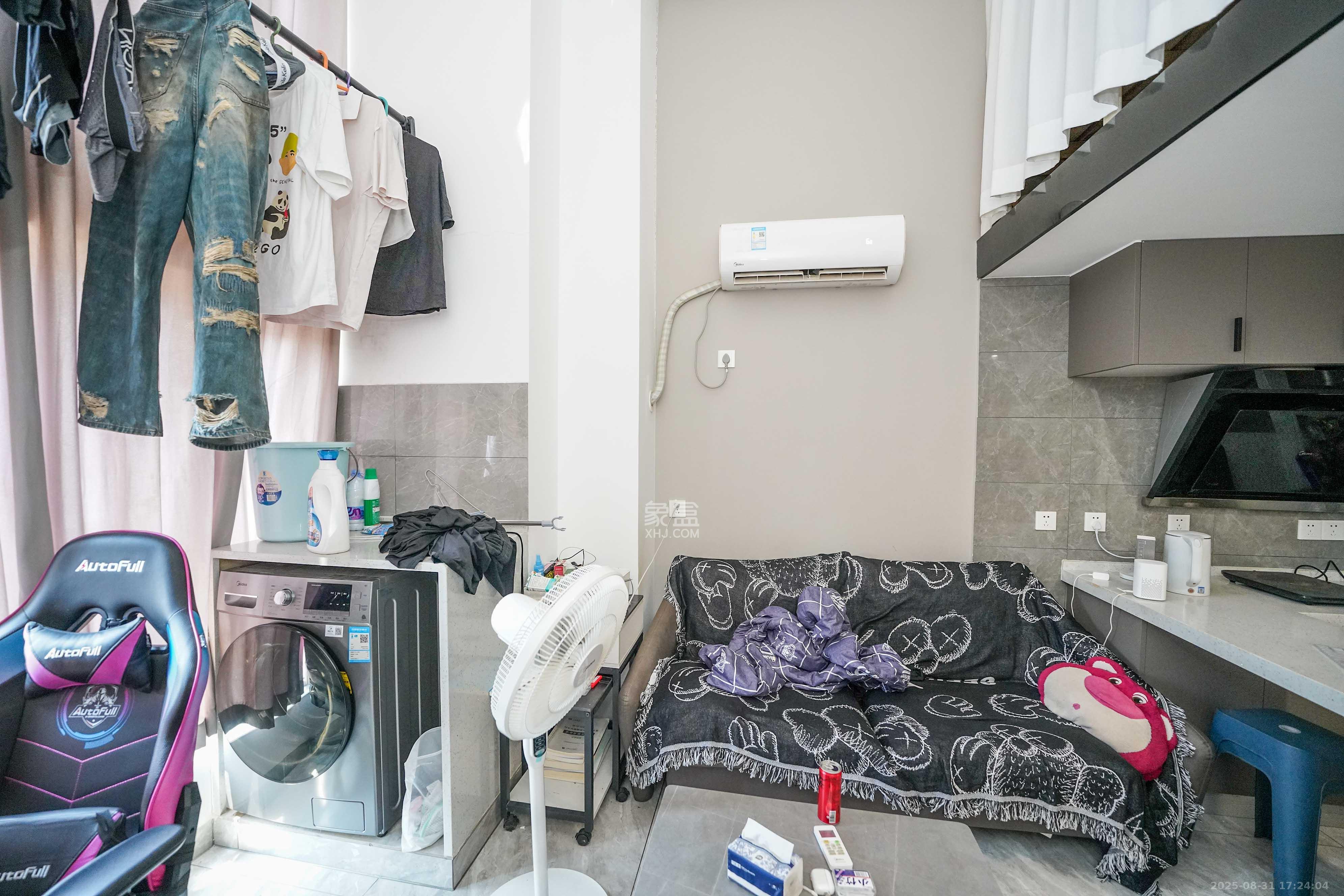 金地铂悦  2室2厅2卫    22.8万客厅