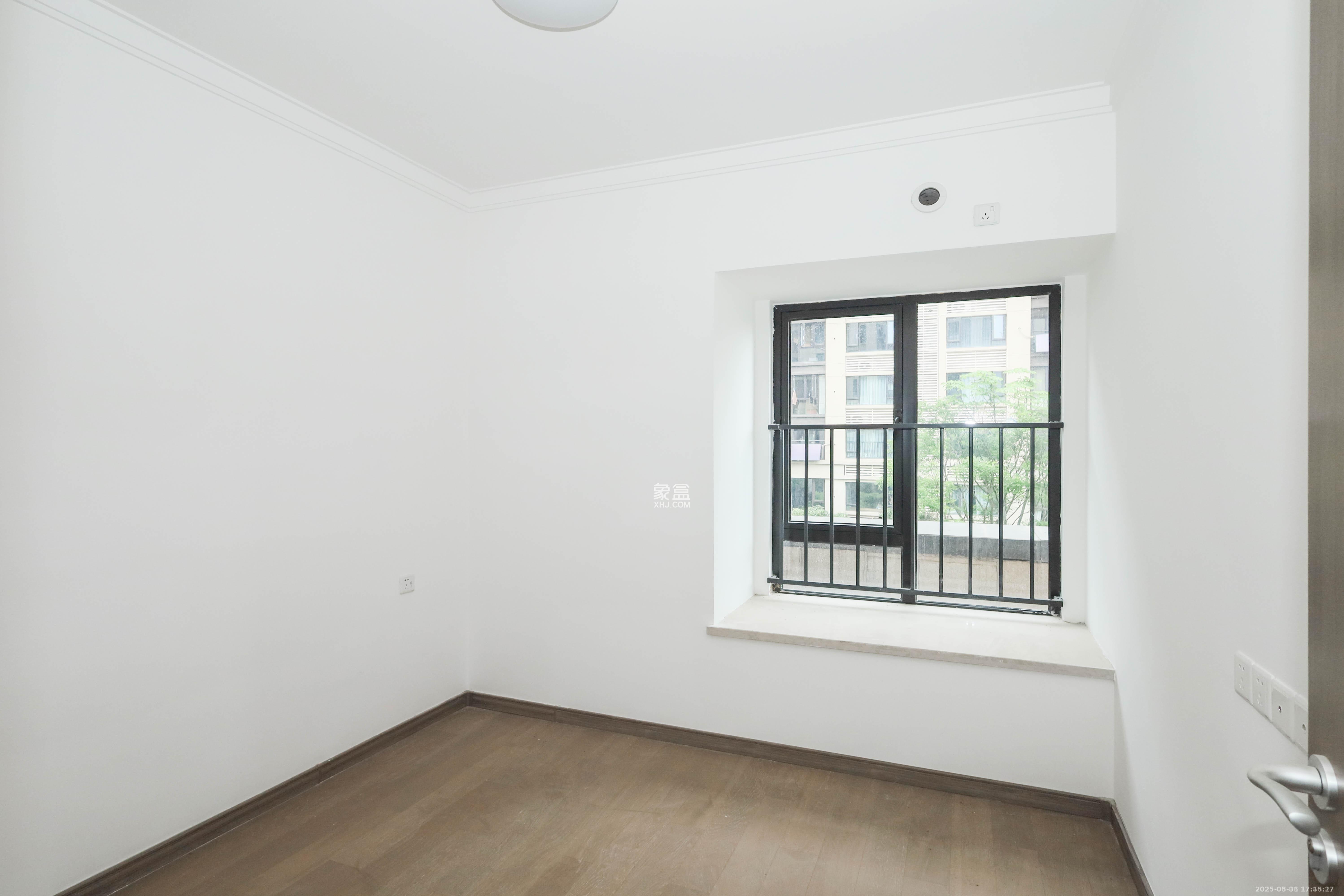 越秀亲爱里  4室2厅2卫    3200.0元/月室内图