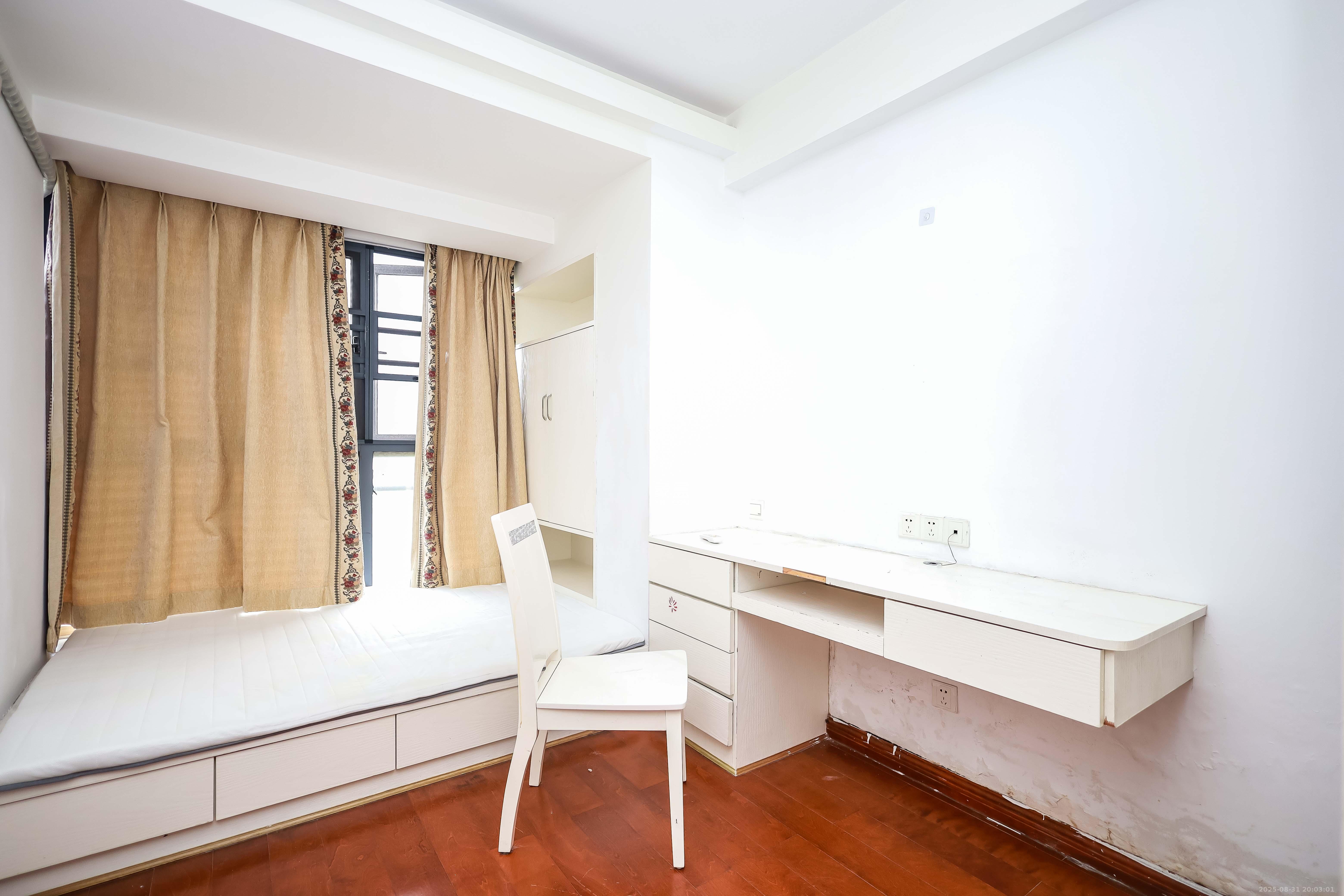 西城龙庭  3室2厅2卫    109.0万 西城龙庭  3室2厅2卫    109.0万卧室