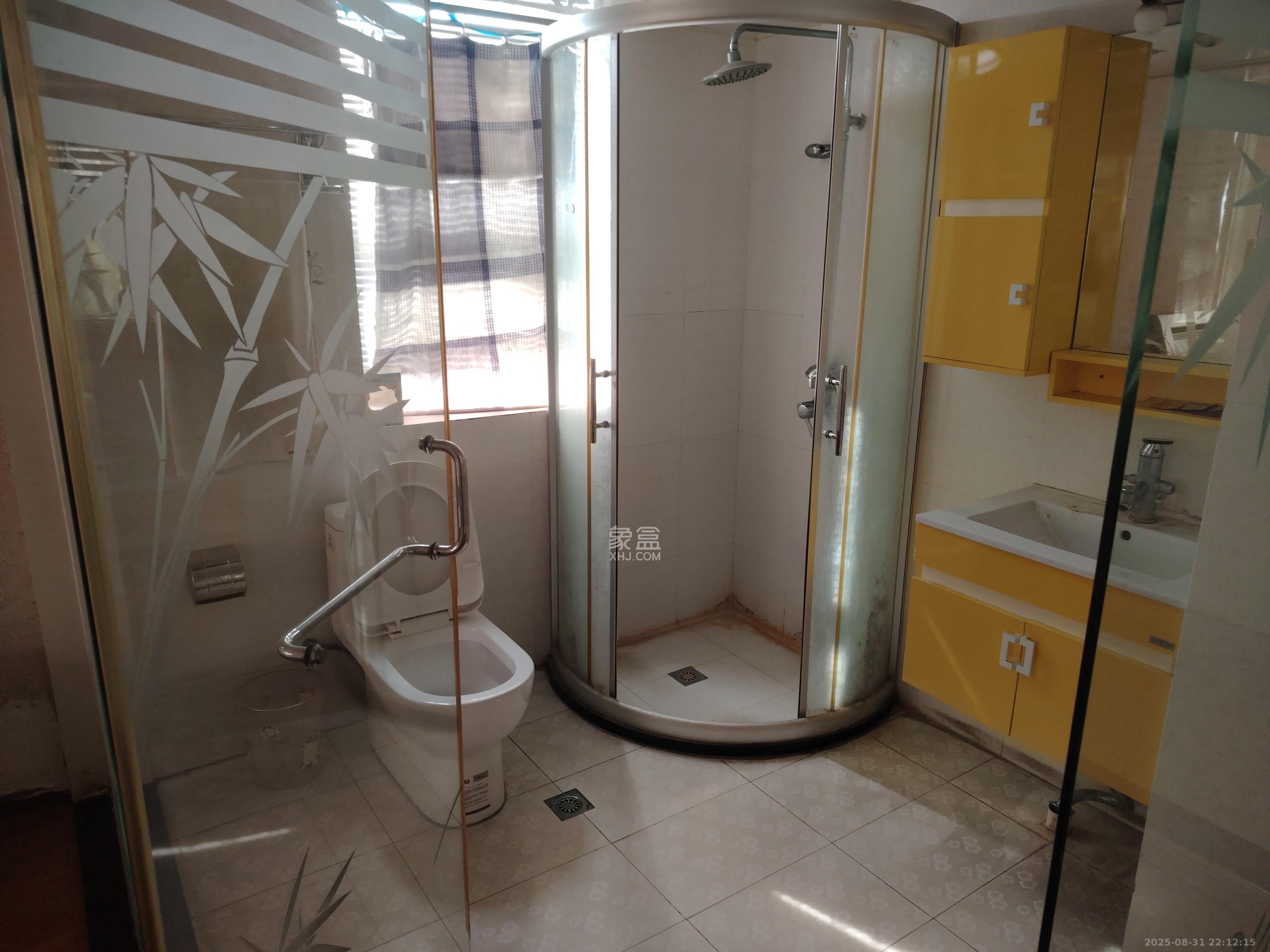 山水庭院 3室2厅2卫 2200.0元/月 山水庭院 3室2厅2卫 2200.0元/月室内图