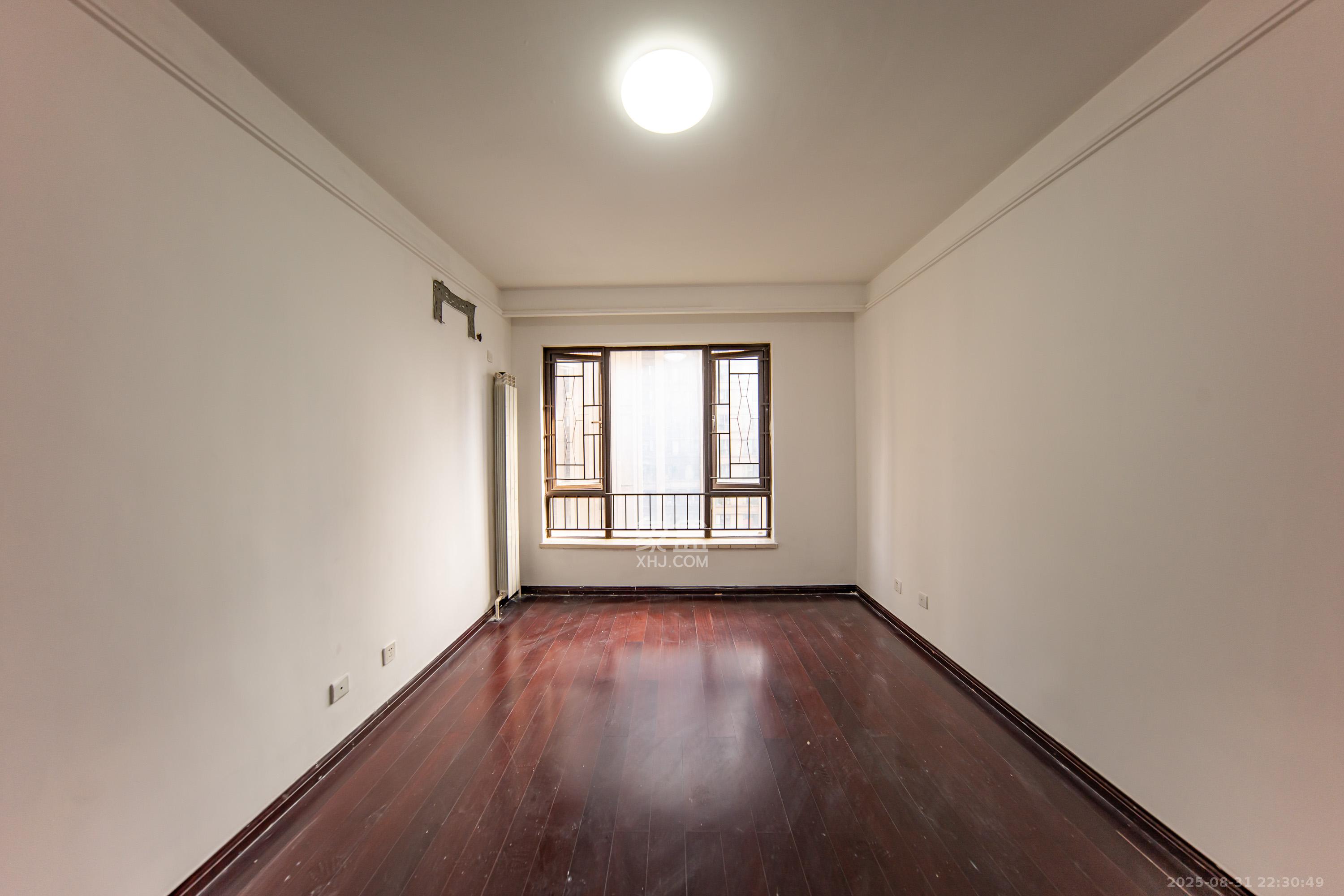 中海国际二期 3室2厅1卫 65.0万 中海国际二期 3室2厅1卫 65.0万卧室