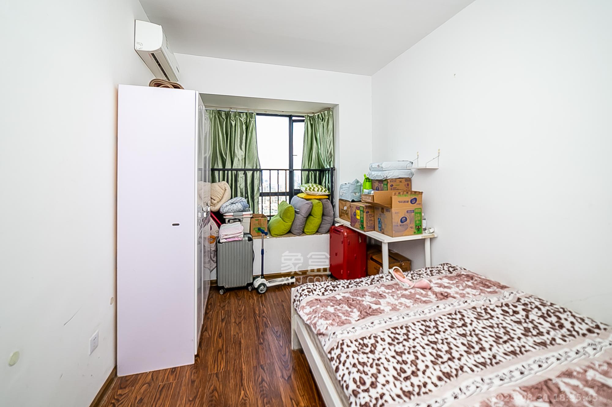 荣悦台  3室2厅2卫    180.0万 荣悦台  3室2厅2卫    180.0万卧室