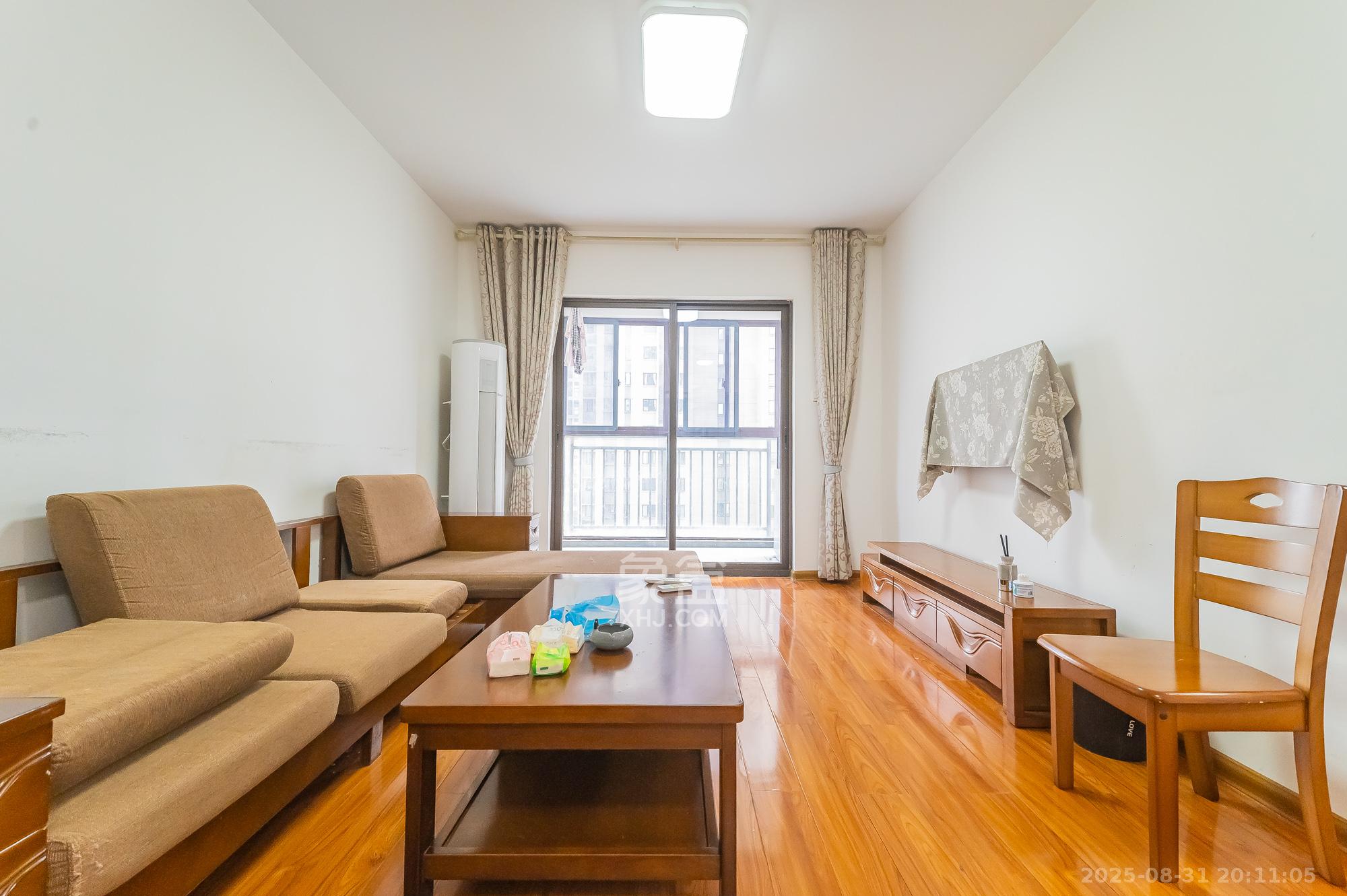 华润置地广场二期 3室2厅1卫 71.8万 华润置地广场二期 3室2厅1卫 71.8万客厅