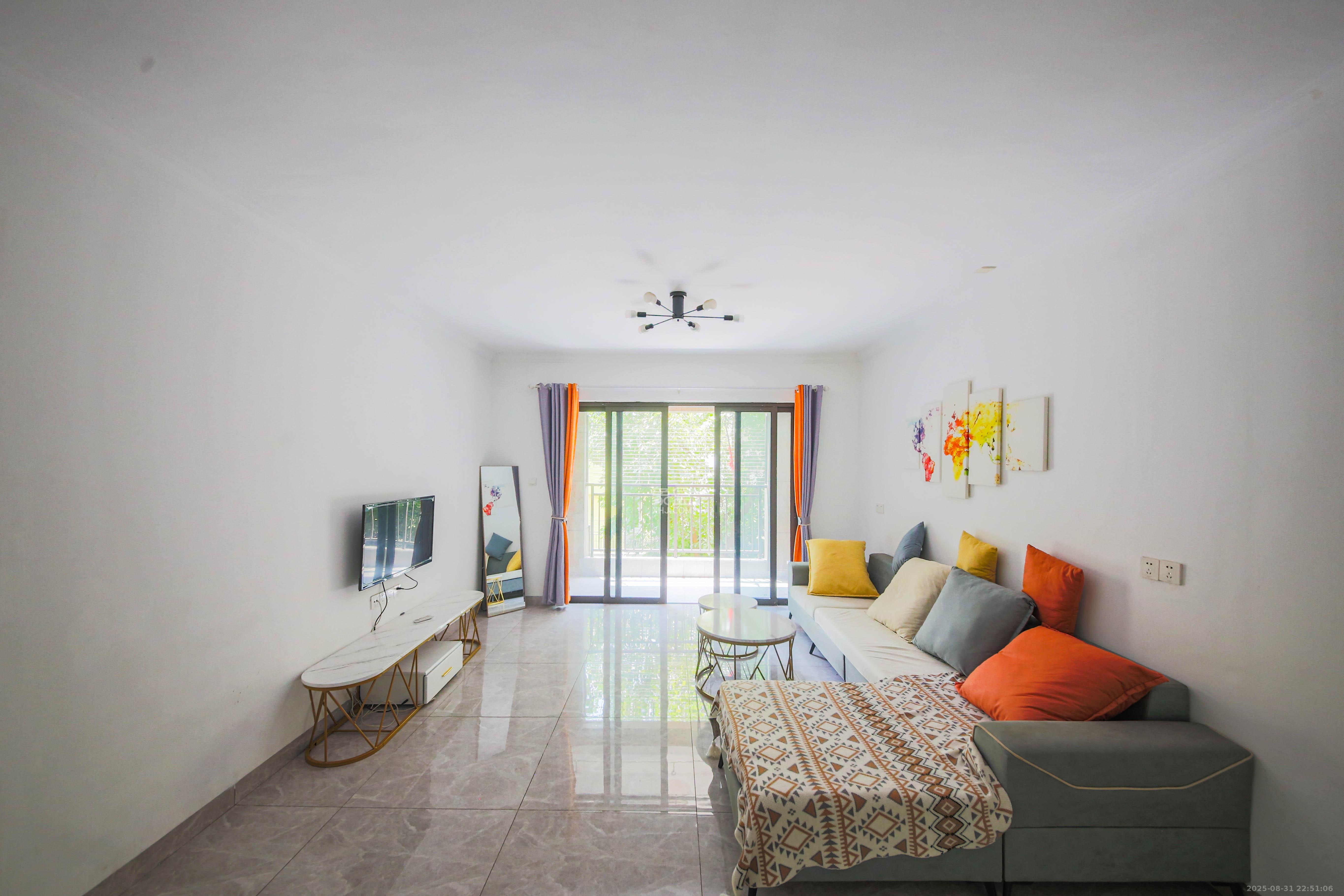 龙湖春江悦茗  4室2厅2卫    160.0万 龙湖春江悦茗  4室2厅2卫    160.0万客厅