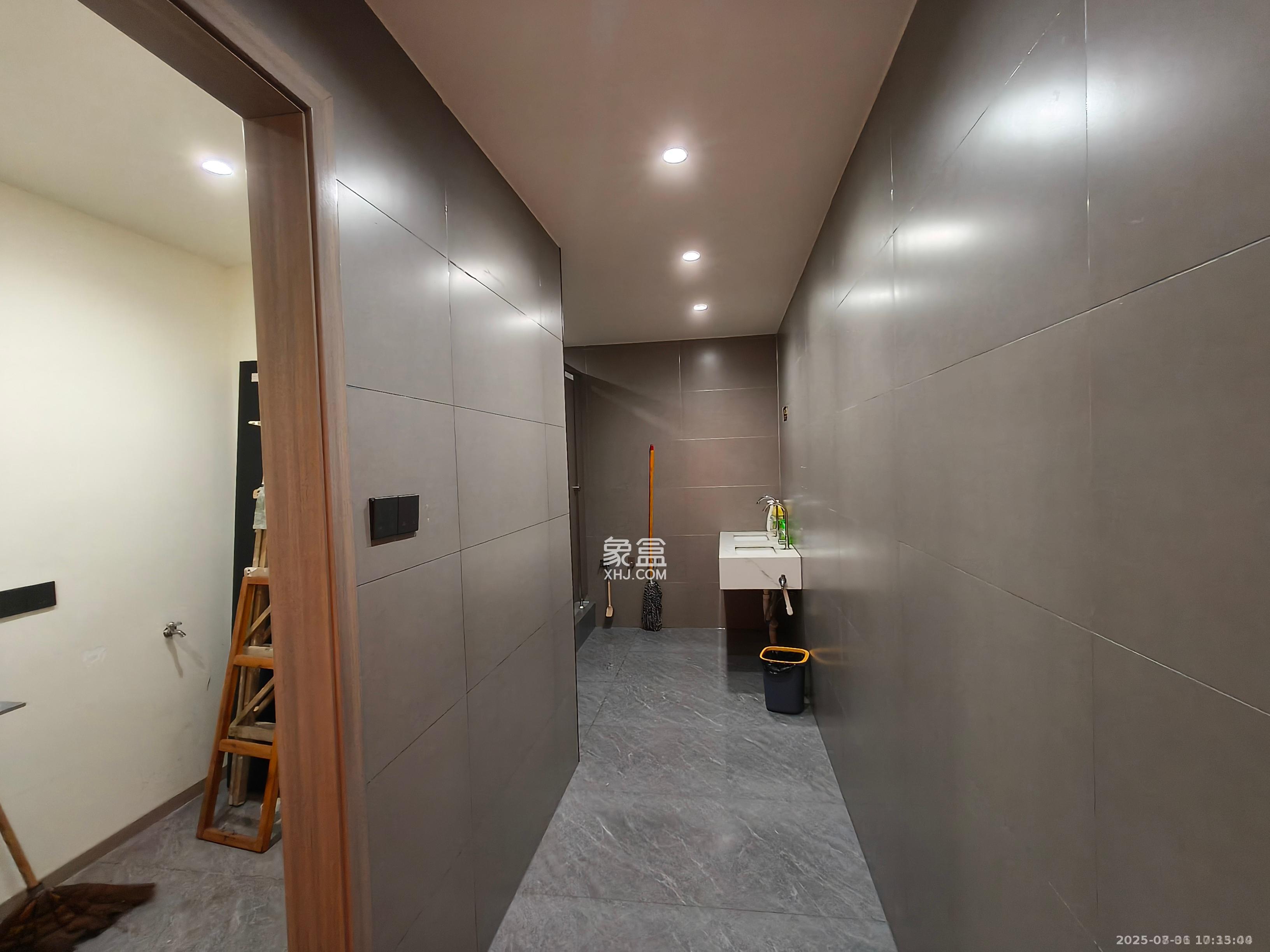 华润凤凰城三期   236.0㎡     12000.00元/月室内图