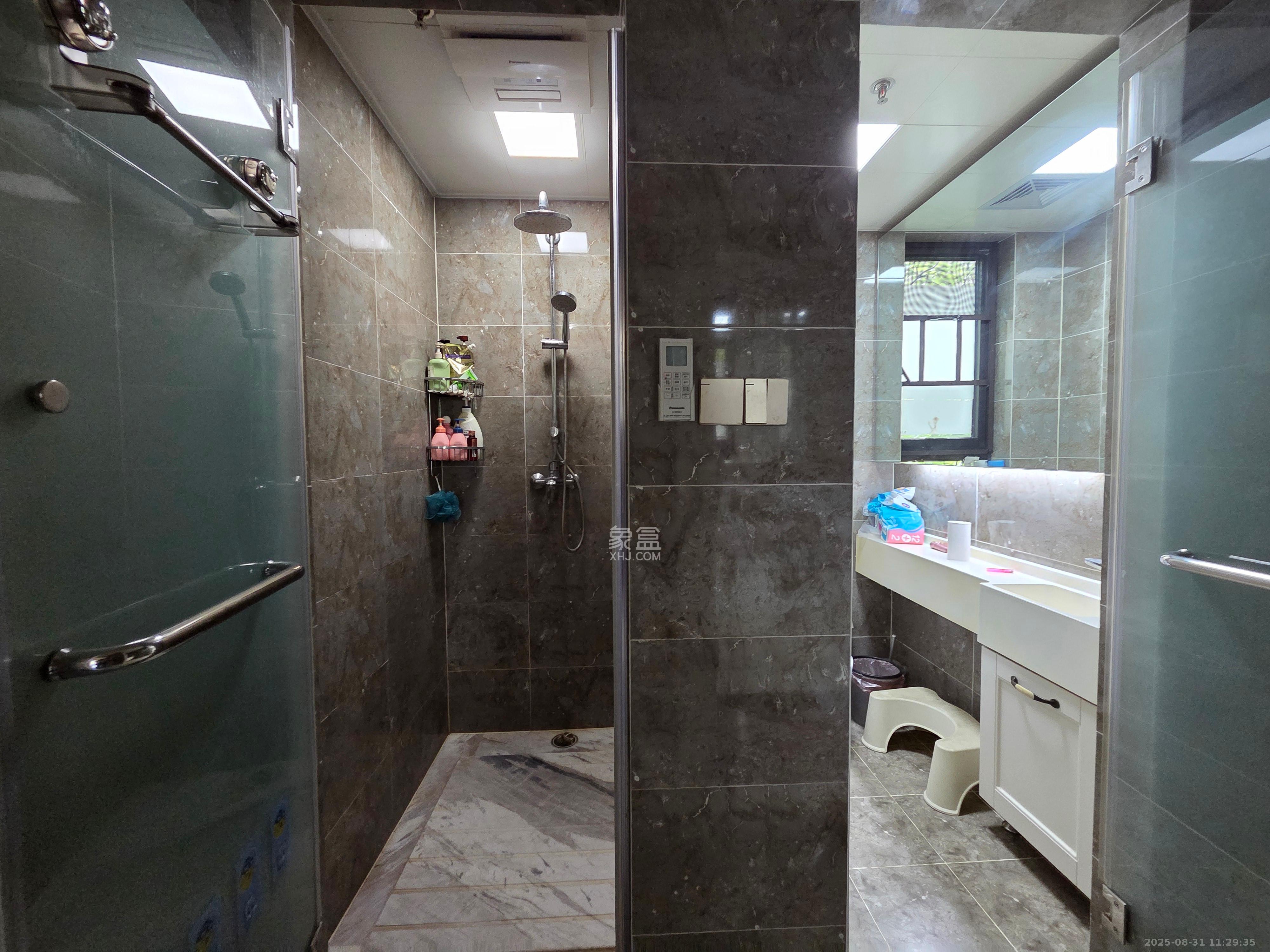 万科里金域国际  4室2厅2卫    8000.0元/月室内图