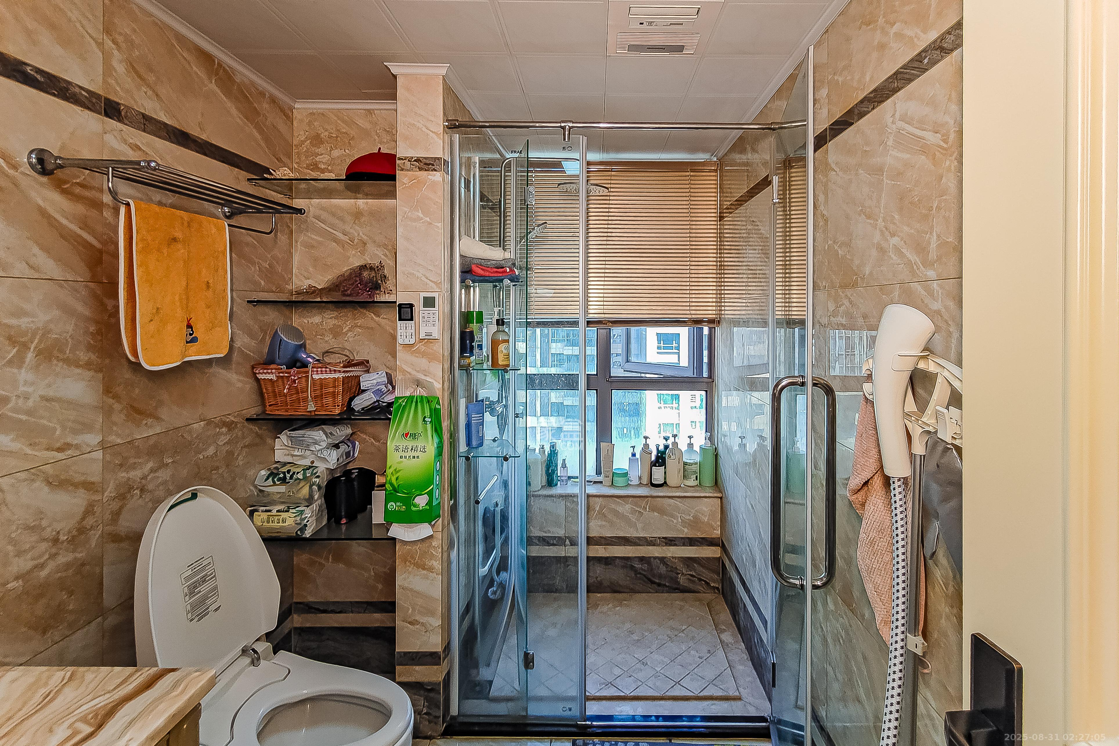 保利国际广场  4室2厅2卫    330.0万 保利国际广场  4室2厅2卫    330.0万卫生间