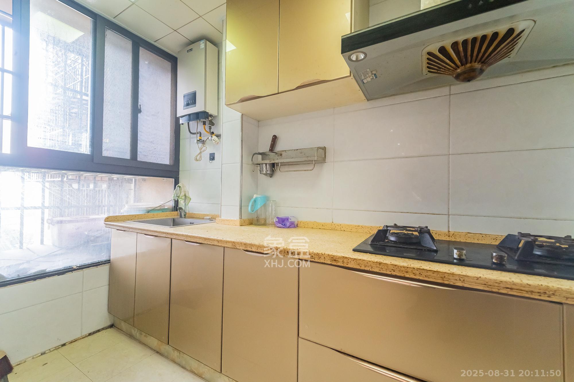 华润置地广场一期 3室2厅1卫 70.0万 华润置地广场一期 3室2厅1卫 70.0万厨房