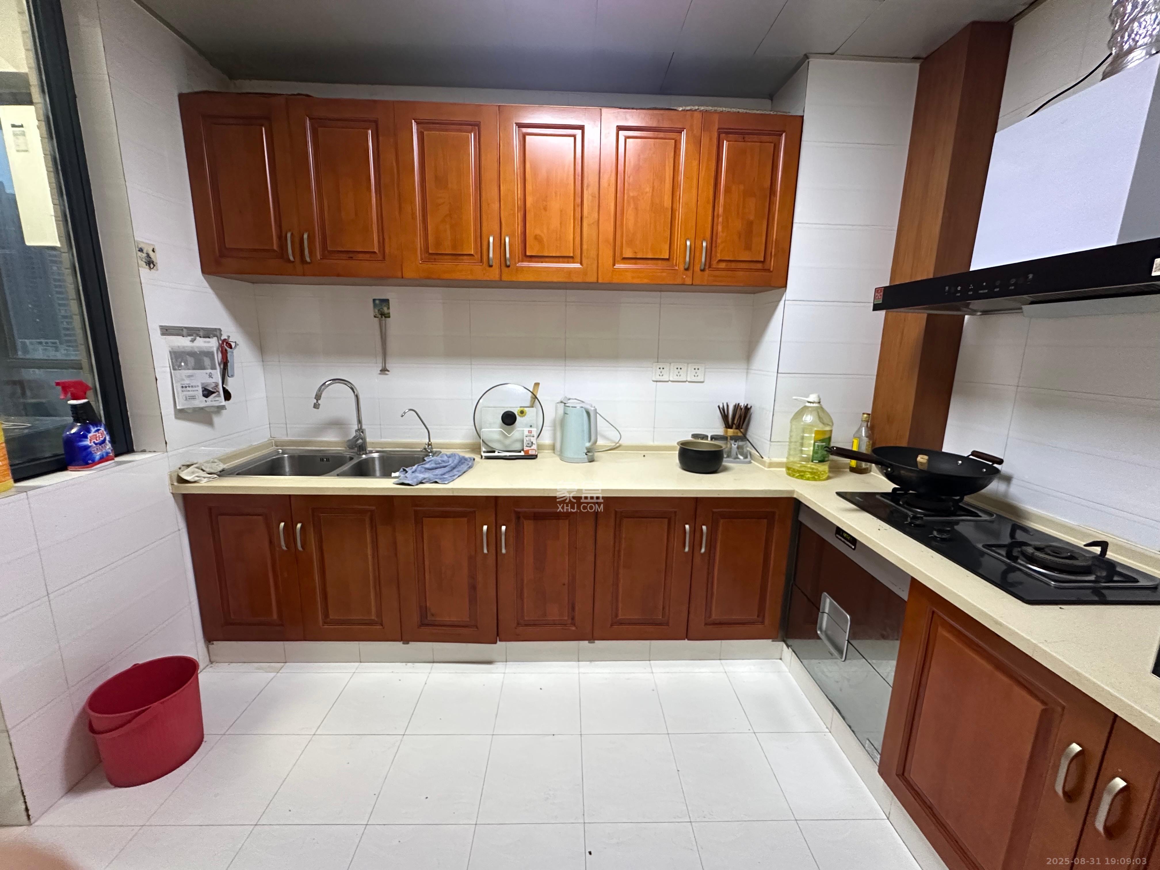 藏珑湖上国际花园  1室0厅0卫    3200.0元/月室内图