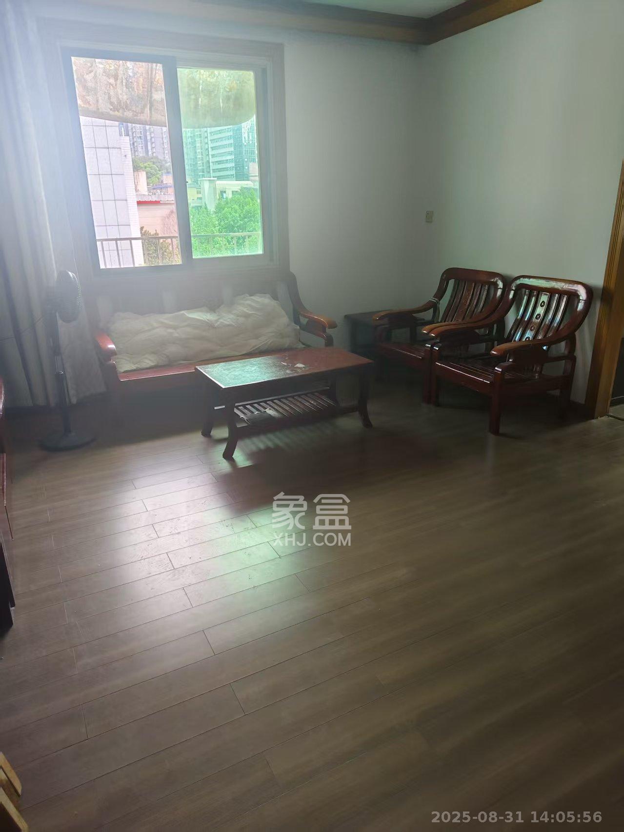 涂家冲社区(涂新小区、农商银行宿舍)  2室2厅1卫    1800.0元/月 涂家冲社区(涂新小区、农商银行宿舍)  2室2厅1卫    1800.0元/月