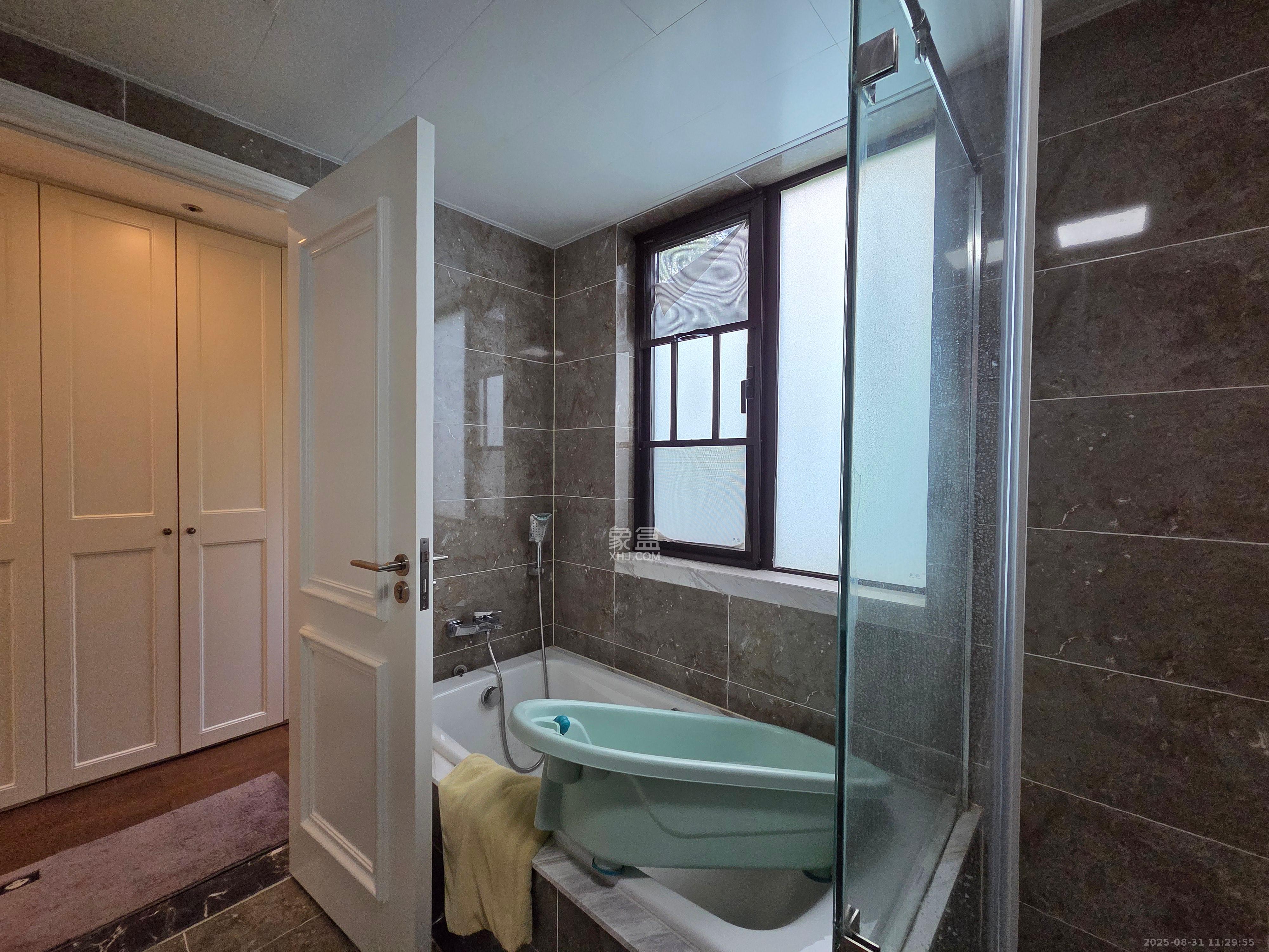 万科里金域国际  4室2厅2卫    8000.0元/月室内图