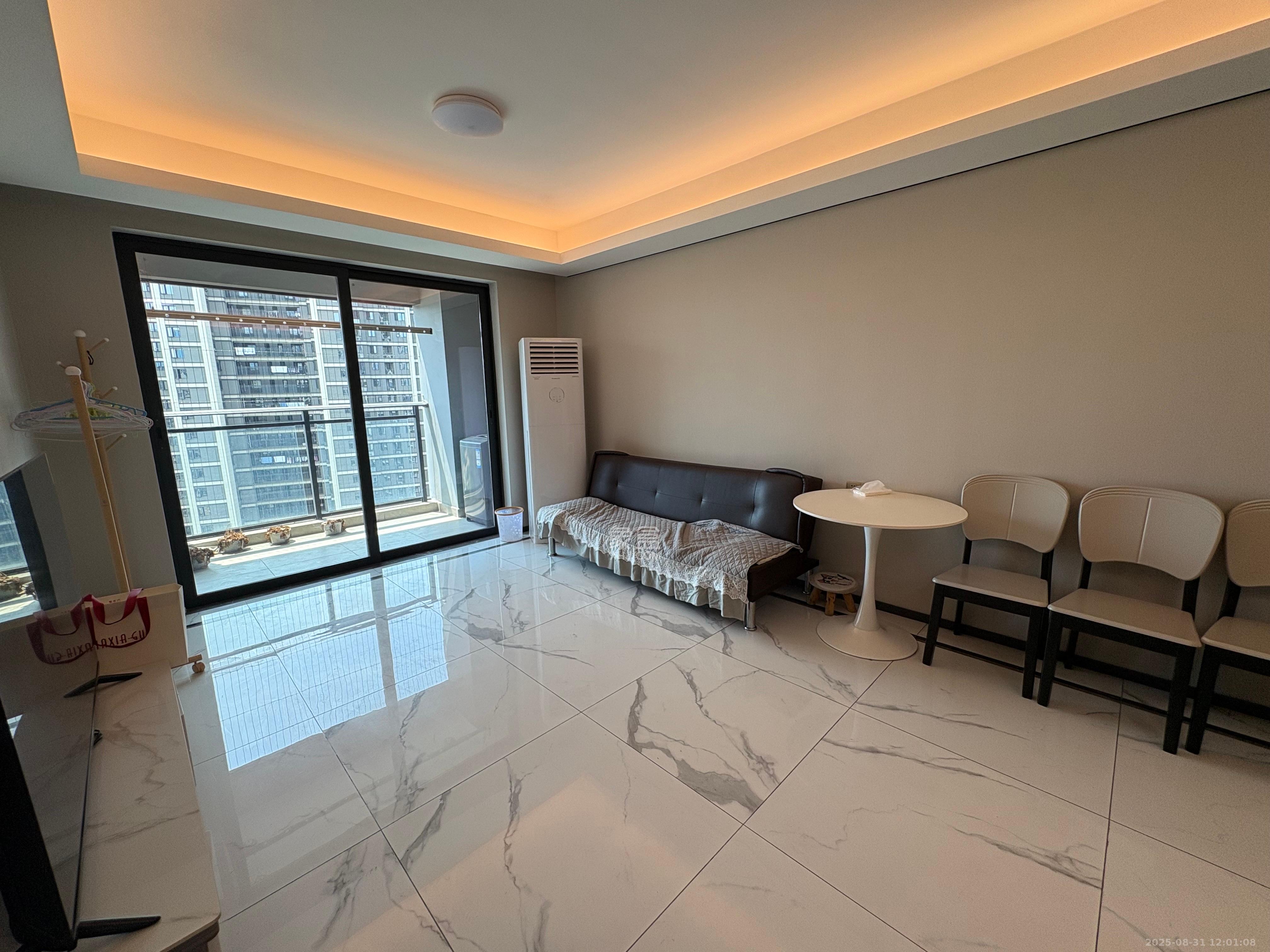 中海阅麓山二期  3室2厅2卫    3000.0元/月 中海阅麓山二期  3室2厅2卫    3000.0元/月室内图