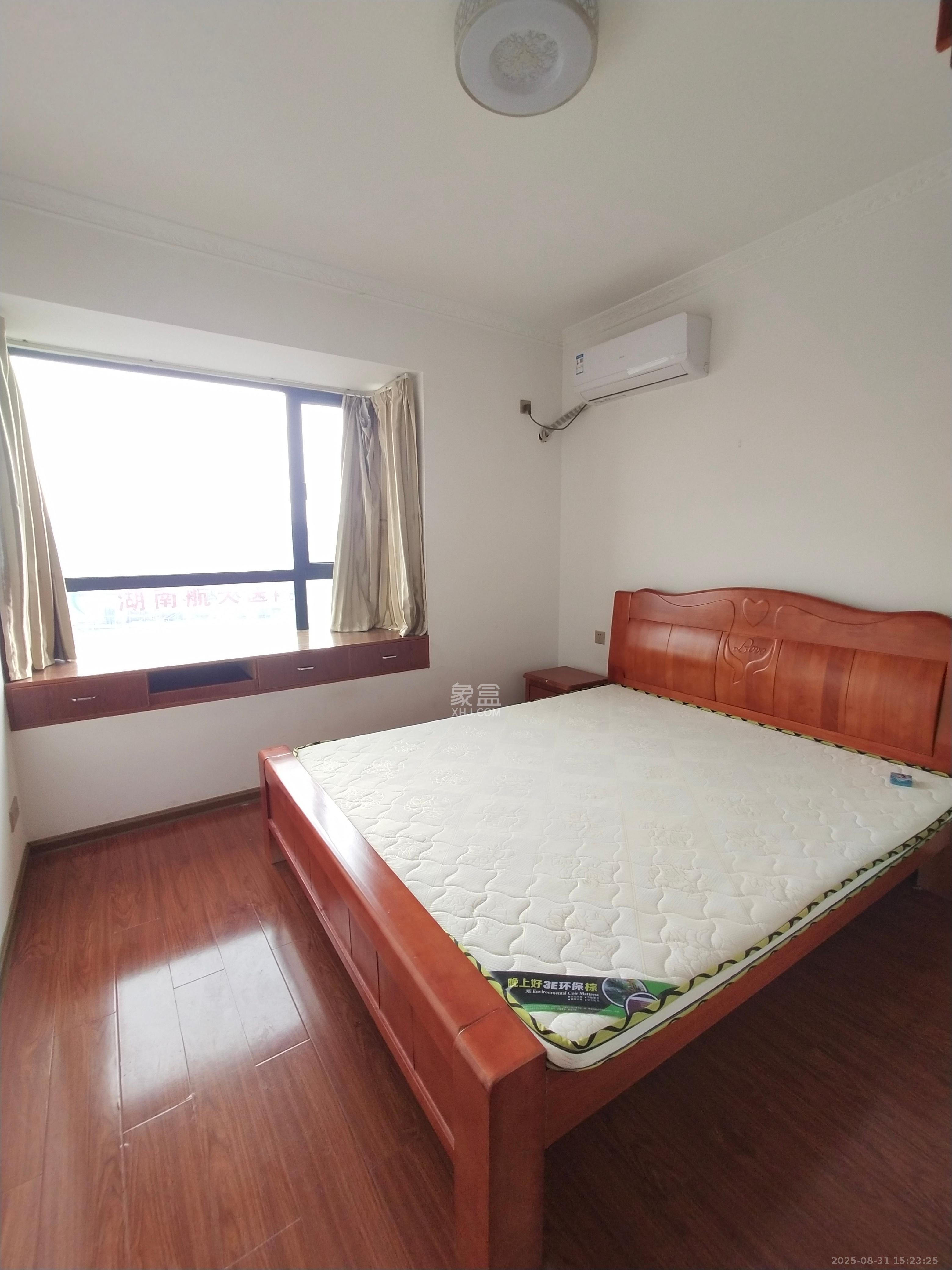 地华梅溪湖畔  1室2厅1卫    1200.0元/月 地华梅溪湖畔  1室2厅1卫    1200.0元/月室内图