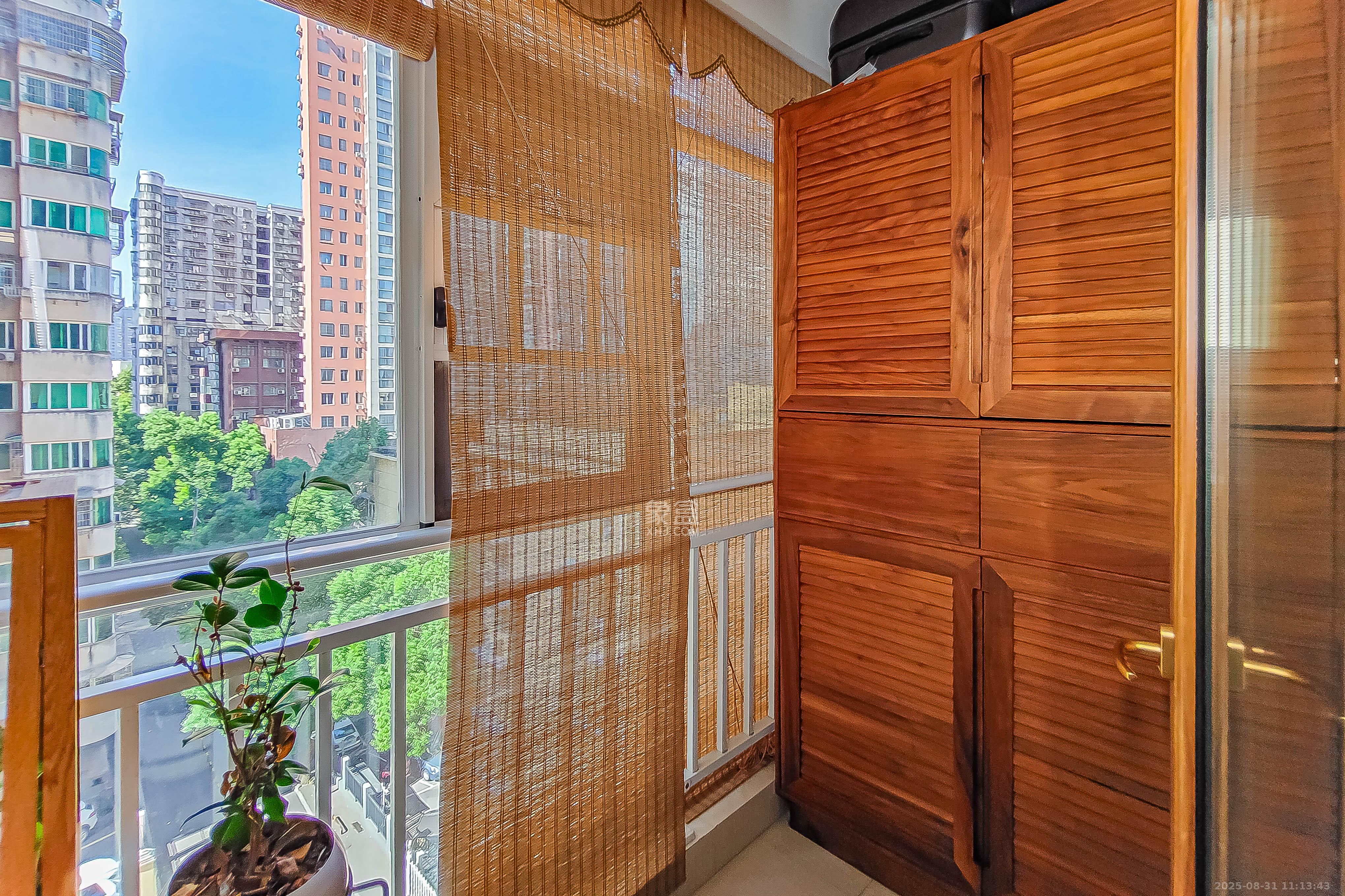 宏泽佳园  5室2厅3卫    298.0万 宏泽佳园  5室2厅3卫    298.0万阳台