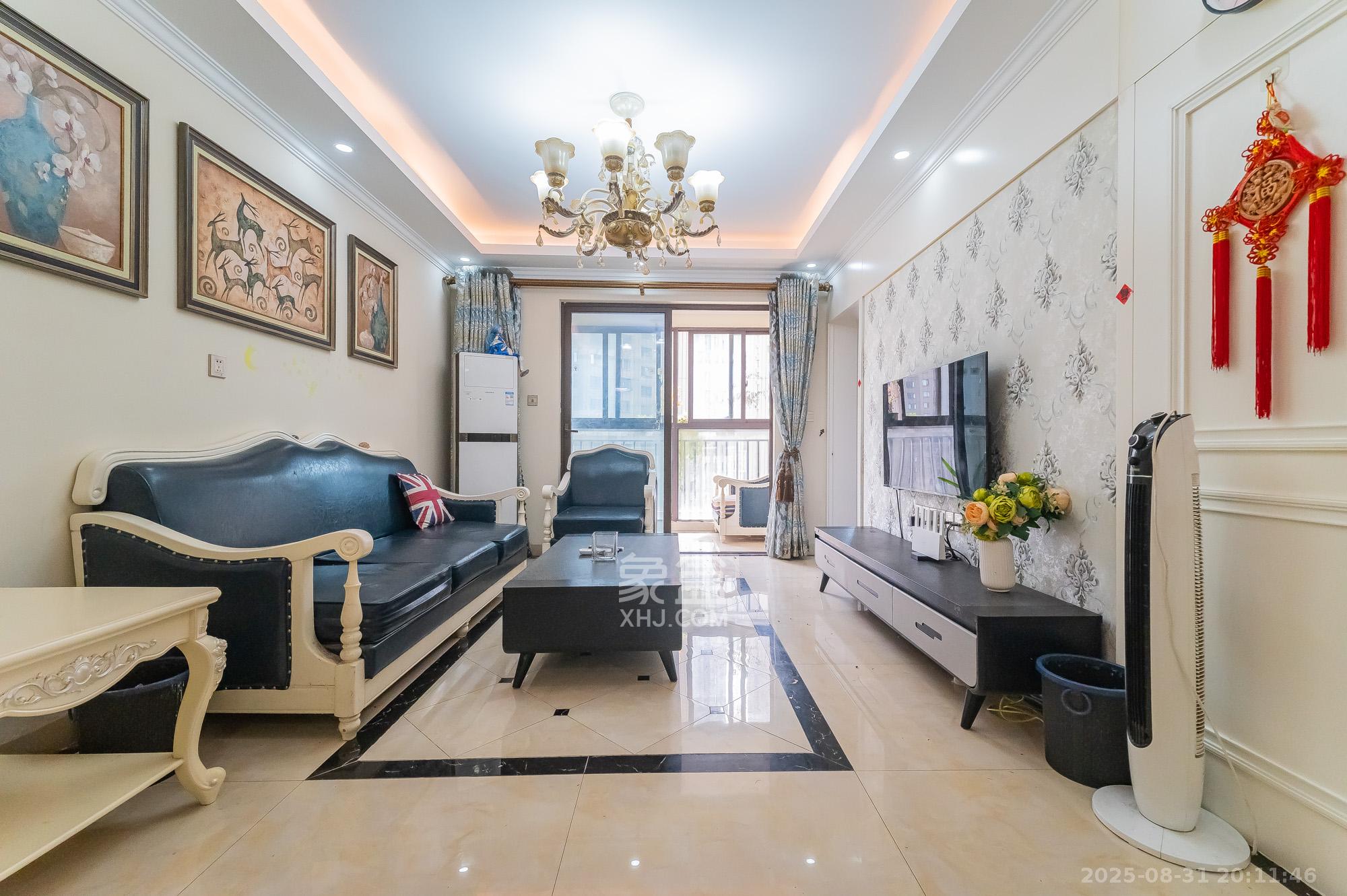 华润置地广场一期 3室2厅1卫 70.0万 华润置地广场一期 3室2厅1卫 70.0万客厅