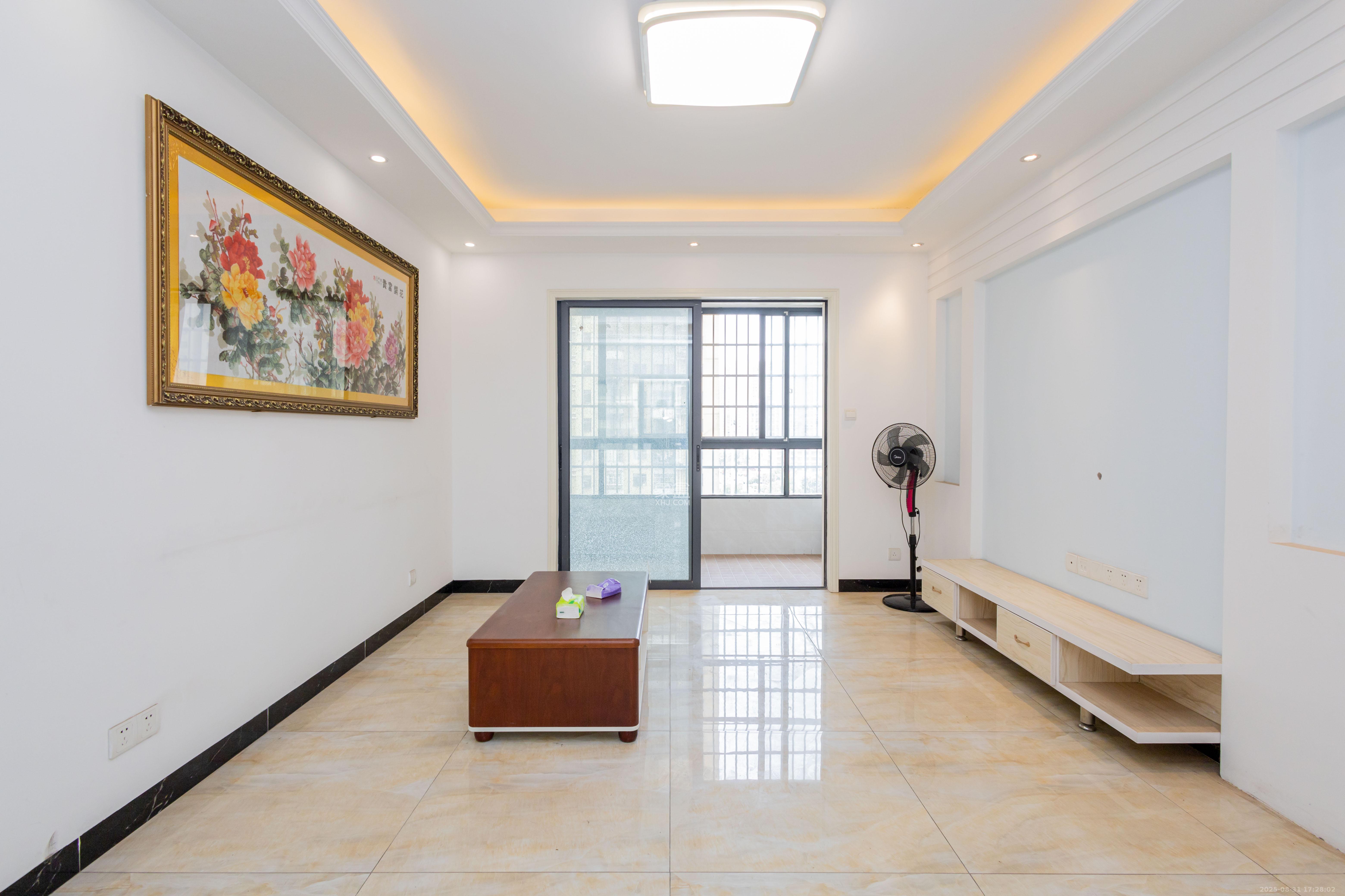 中国铁建国际城二期 3室2厅1卫 62.8万 中国铁建国际城二期 3室2厅1卫 62.8万客厅